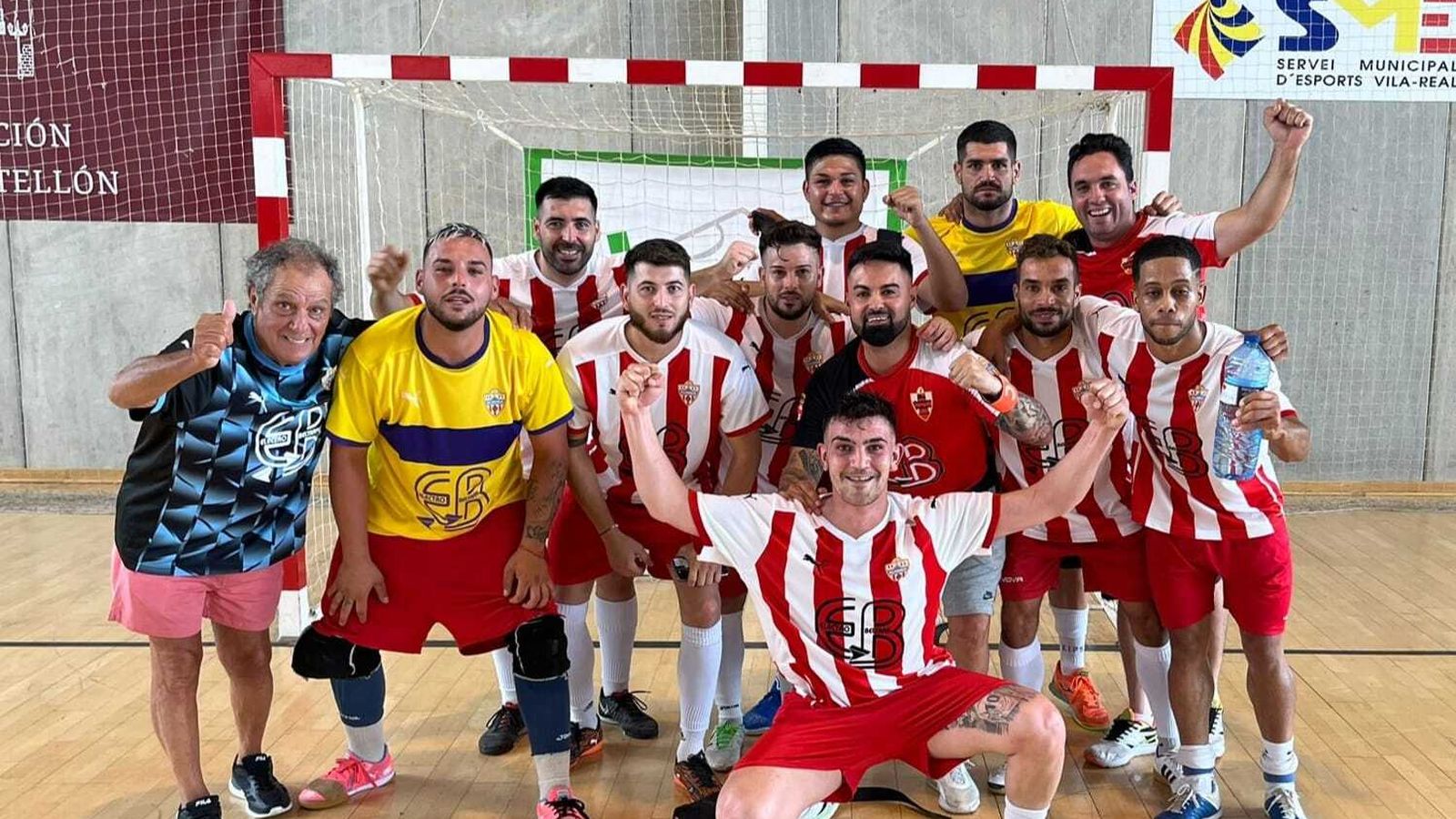 El Sentimiento Rojiblanco posa tras su partido