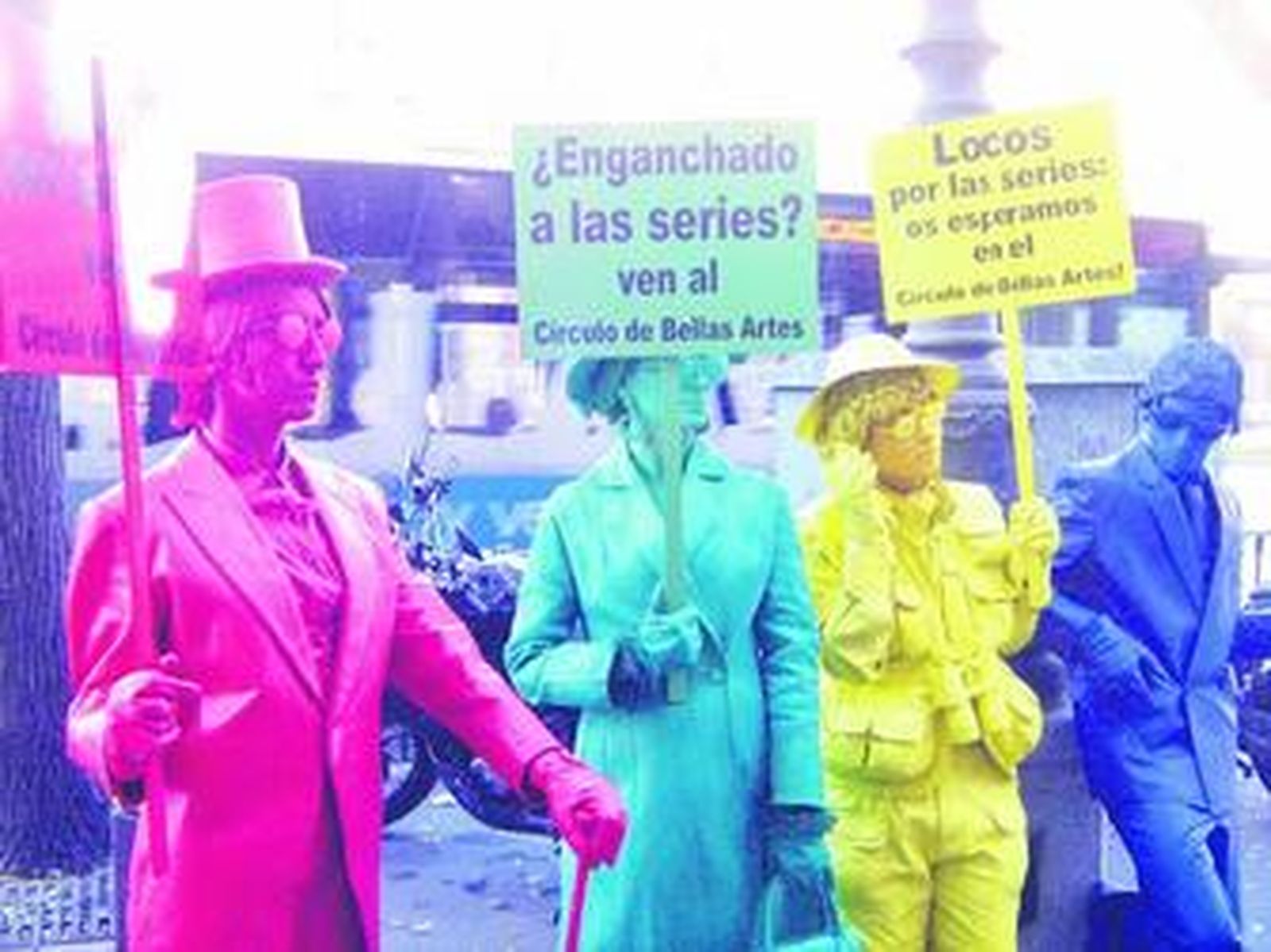 Figurantes del Festival de Series en su promoción callejera.