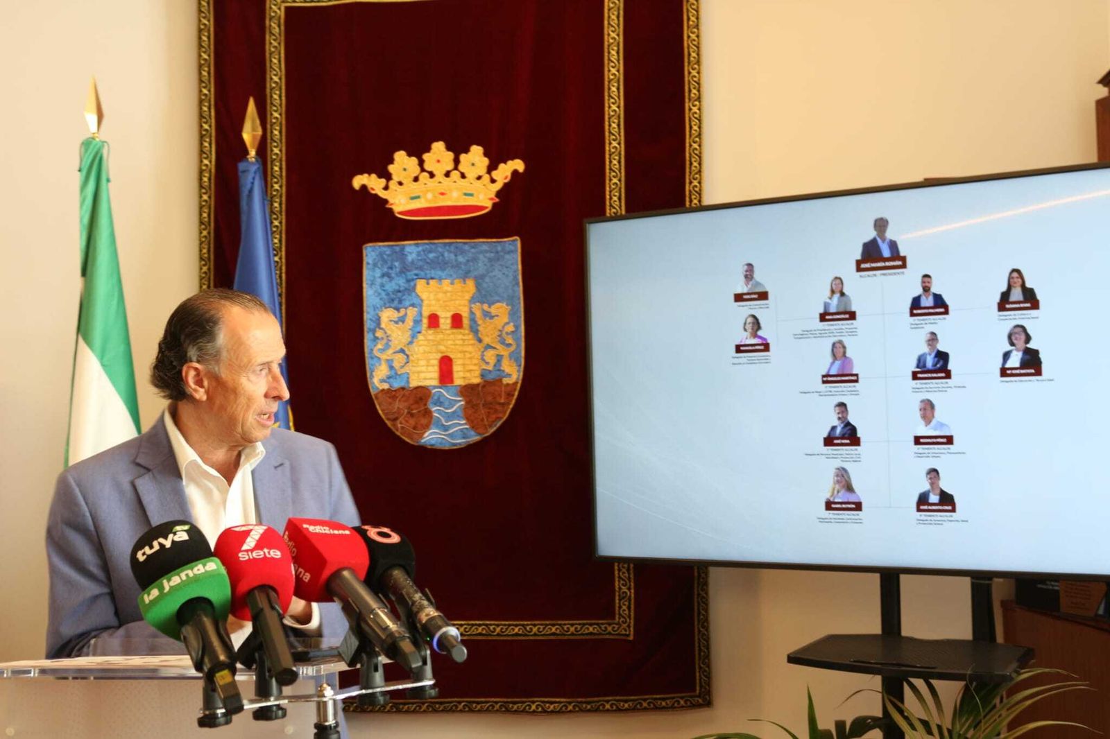 El alcalde, José María Román, presenta el reparto de delegaciones de su Gobierno municipal.