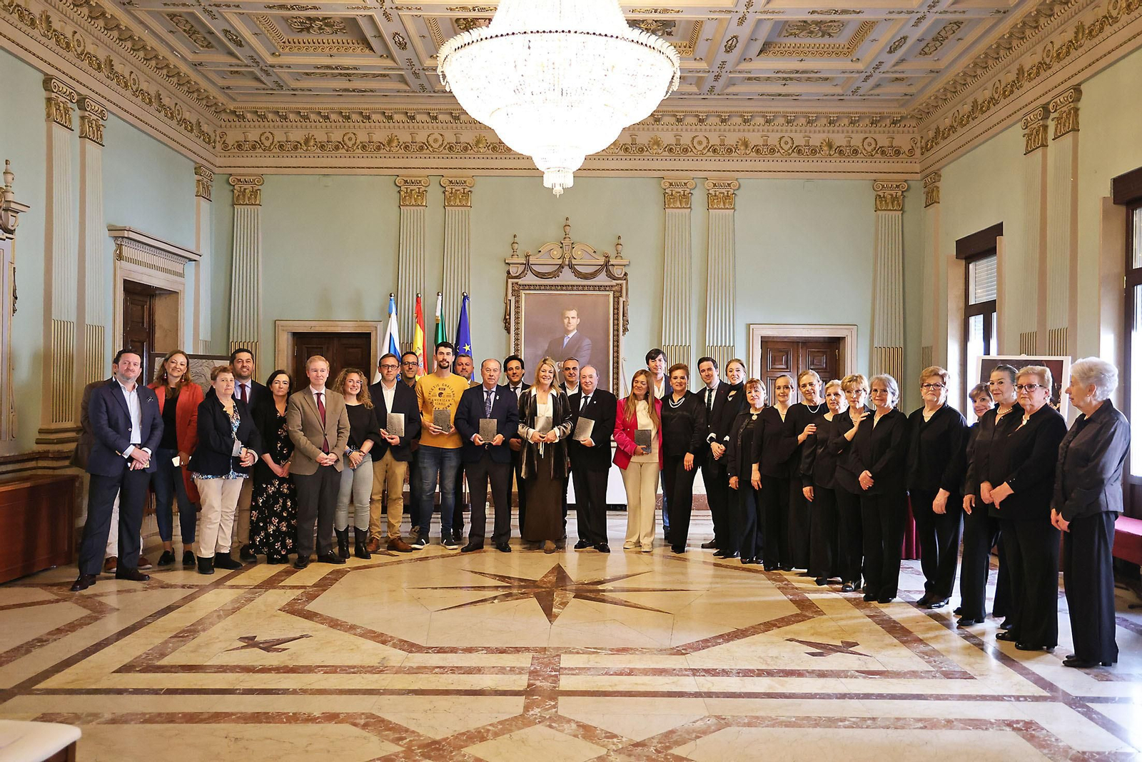 Imágenes de la presentación de la Guía de la Semana Santa de Huelva 2024