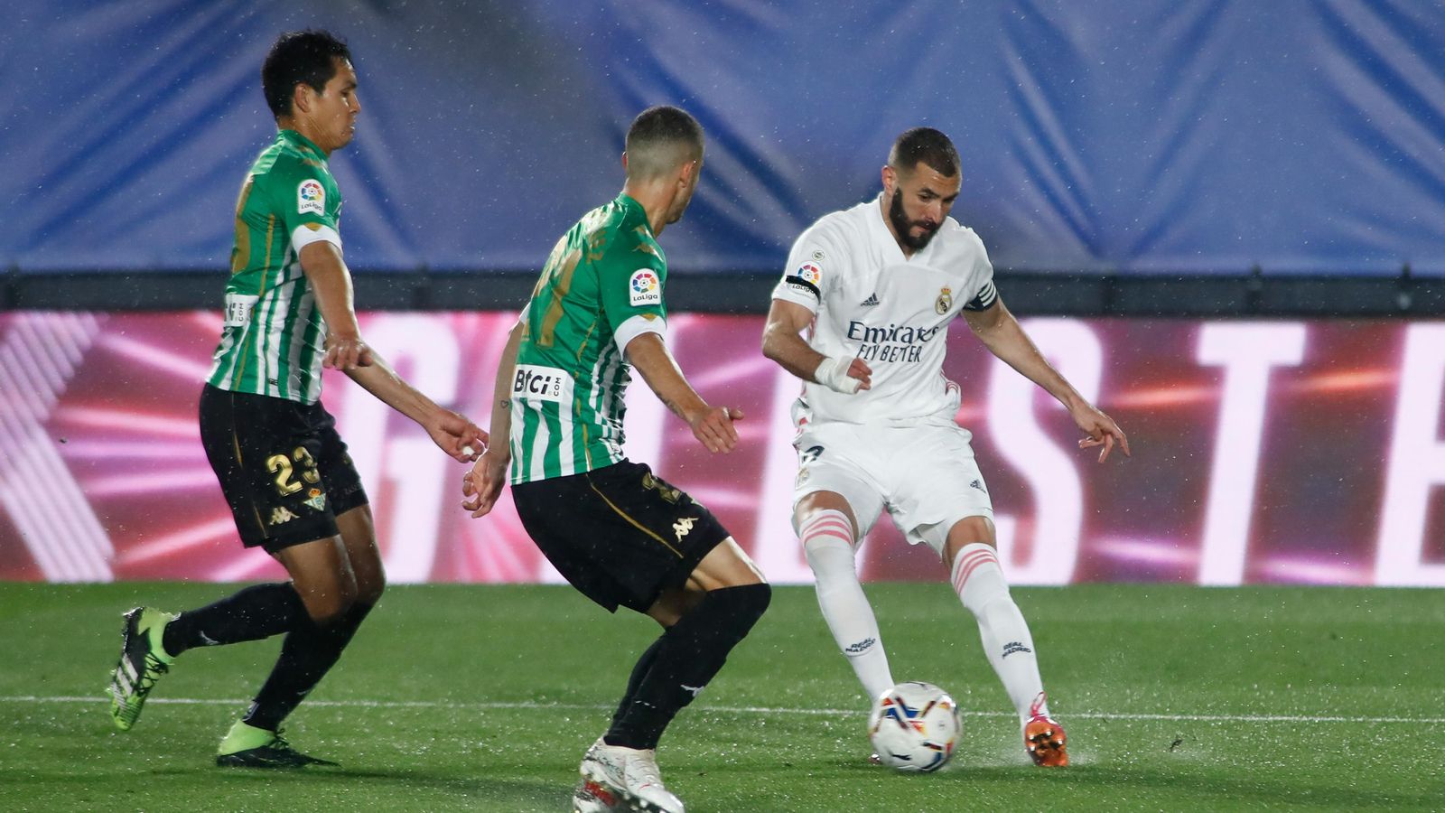 Mandi y Guido cierran a Benzema.