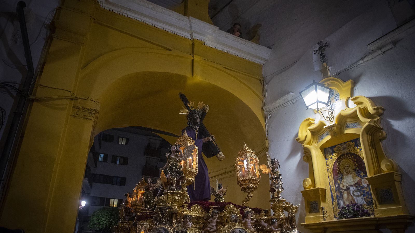 El Gran Poder a su paso por el Postigo del Aceite en la Madrugada de 2022