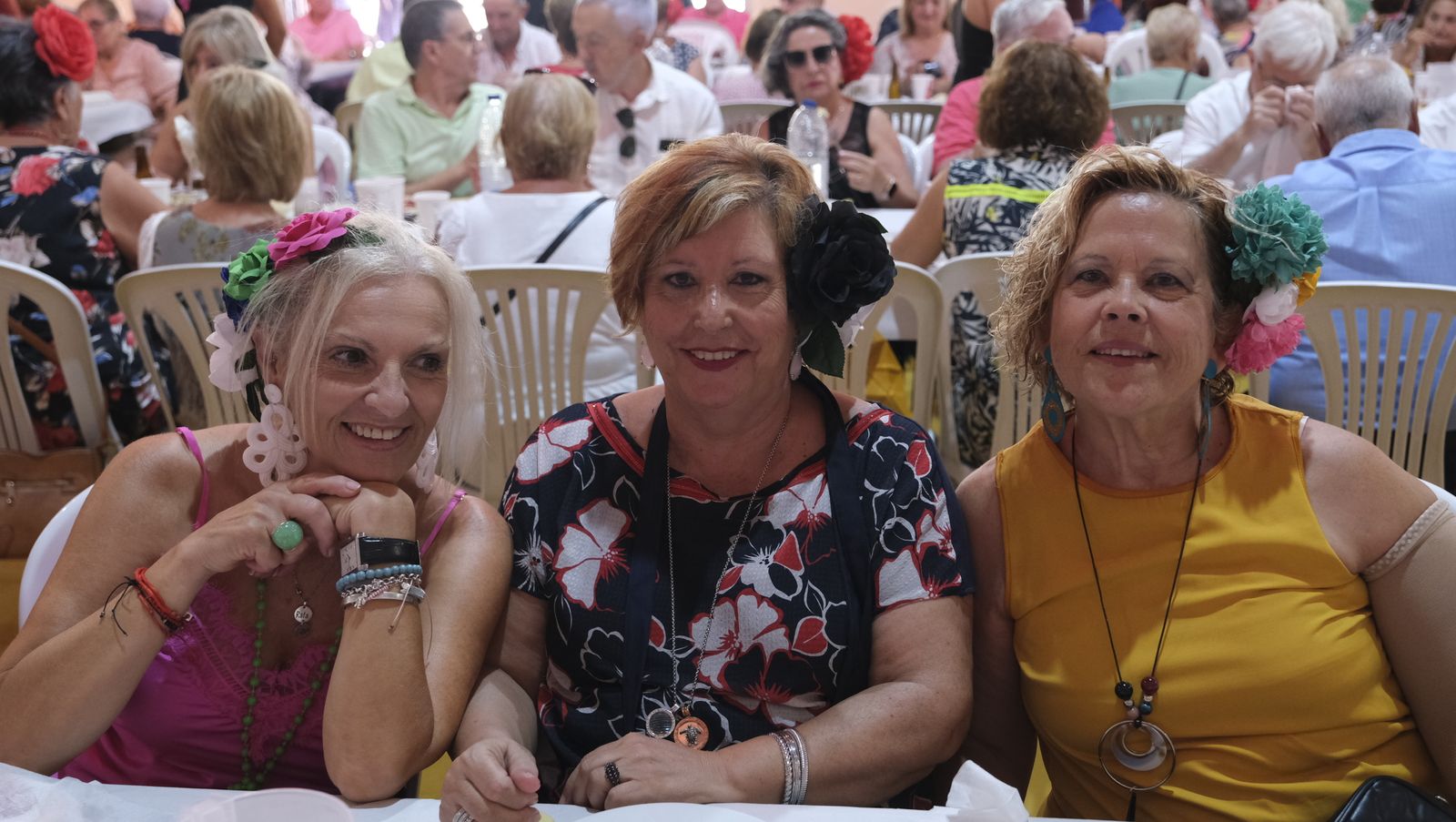 Imágenes de la comida homenaje a los mayores en la Caseta Municipal de la Feria de Almería 2022