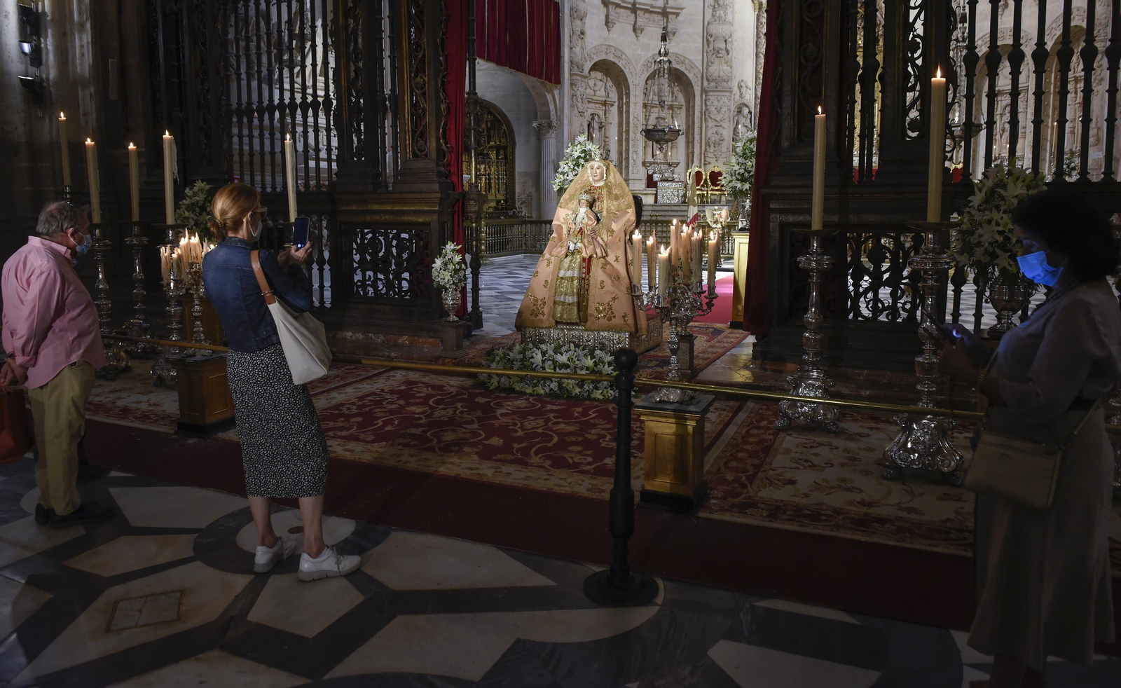 Besamanos de la Virgen de los Reyes