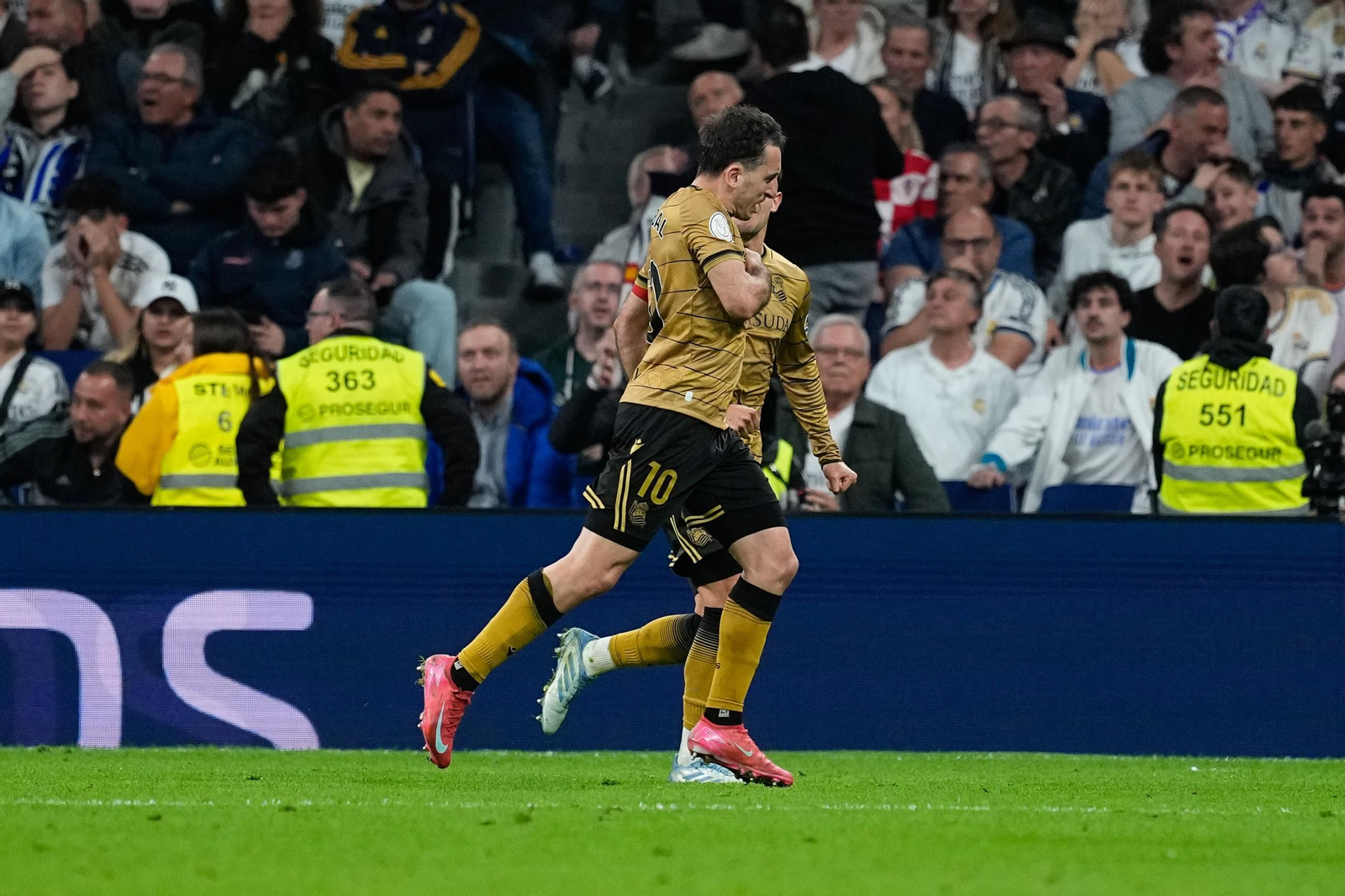Las fotos del Real Madrid - Real Sociedad camino del Estadio de la Cartuja