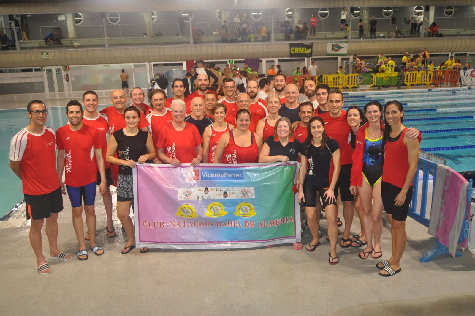 El CNM Bahía de Almería da sus brazadas más solidarias.