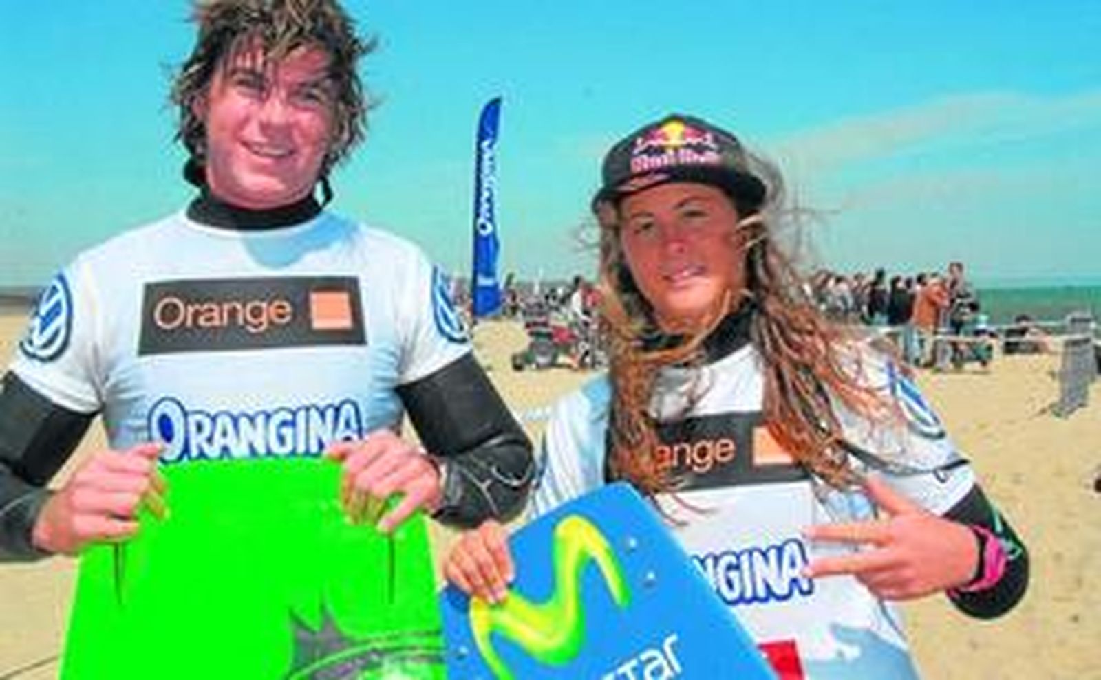 Gisela Pulido, junto al campeón masculino, Andy Yates, ayer en la playa de Leucate.