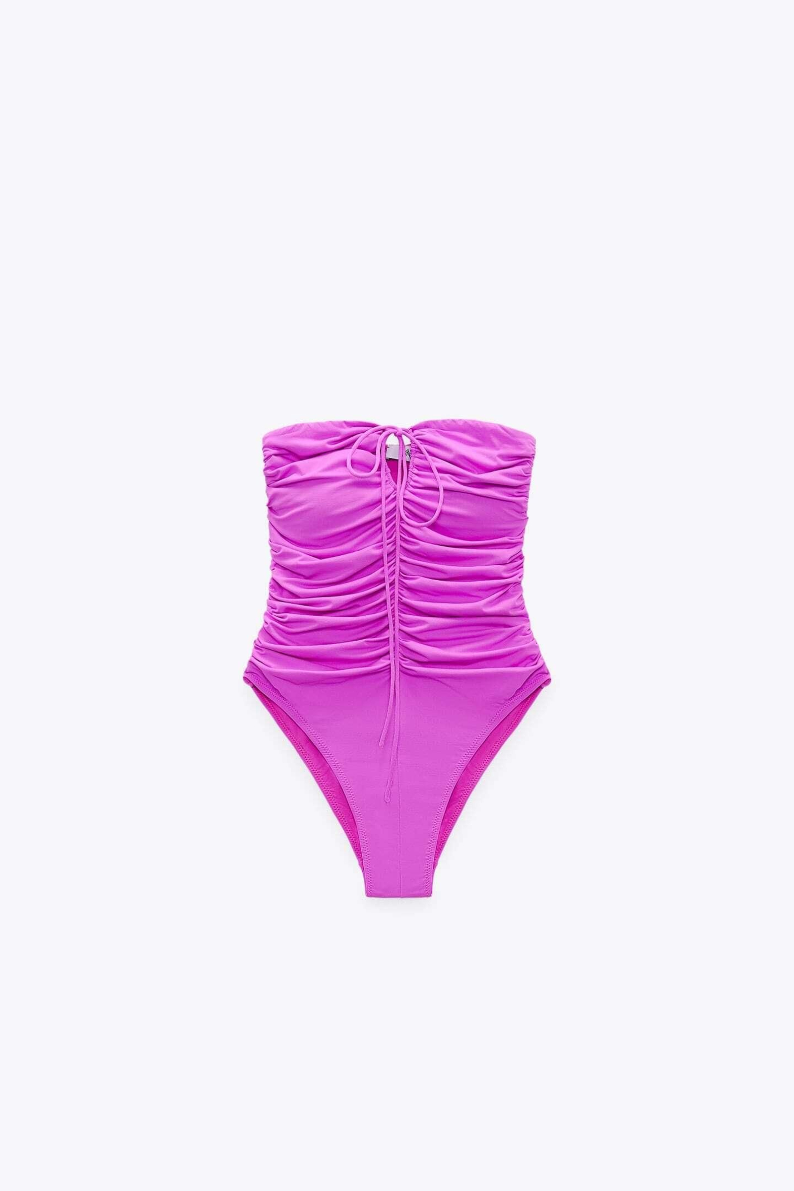 Bañador morado y drapeado de Zara. Bañador morado y drapeado de Zara.