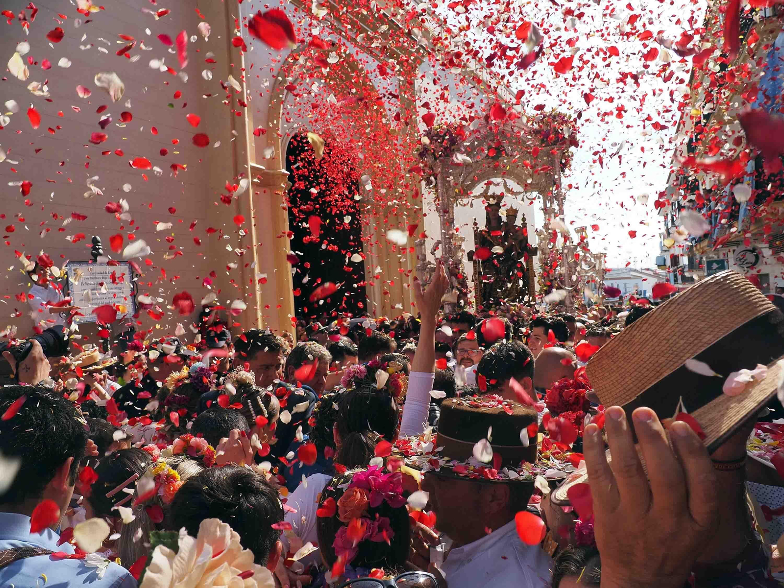 Las imágenes de la procesión de la Virgen de la Bella por las calles de Lepe en 2022