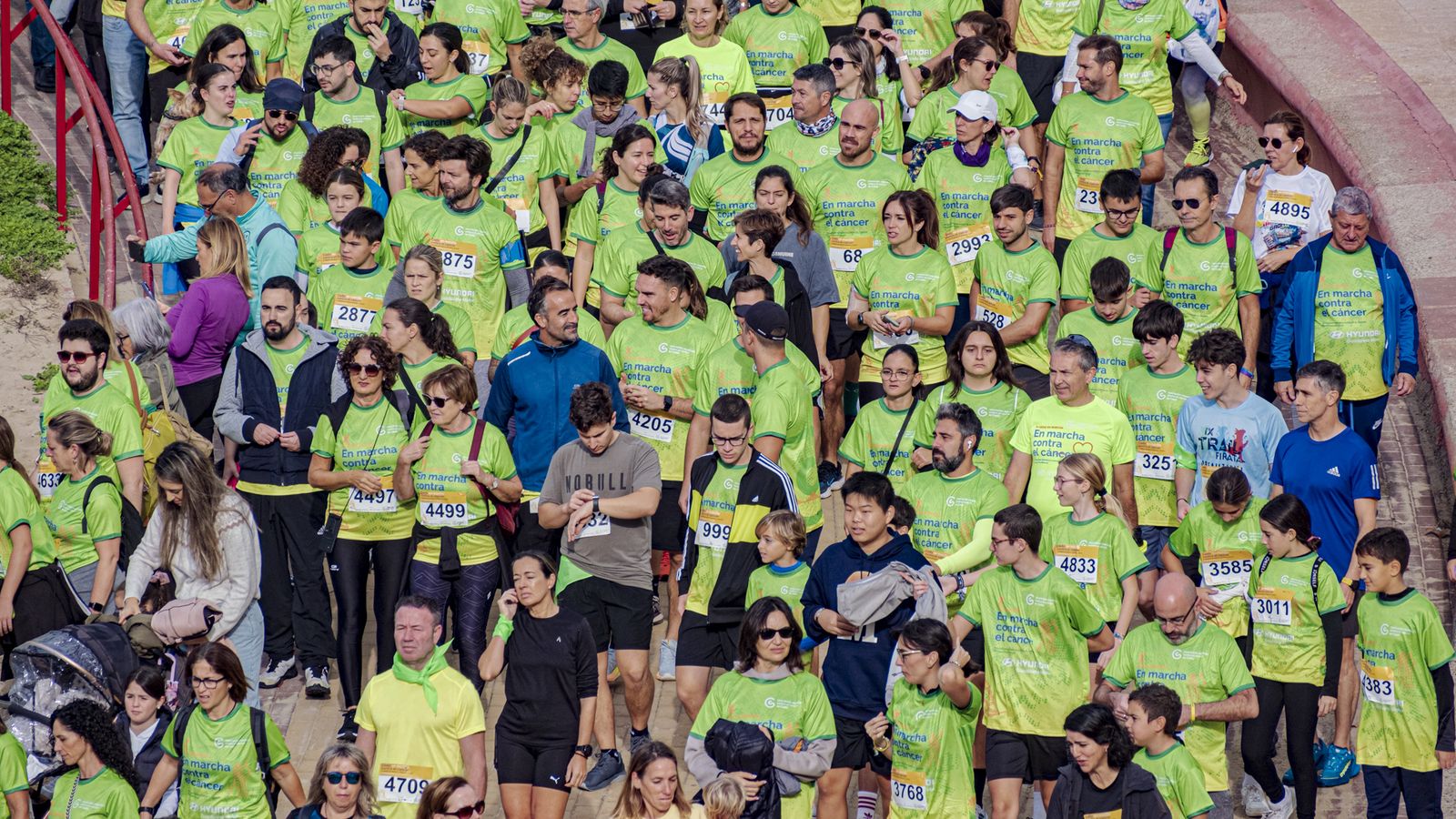 Búscate entre las fotos de la X carrera Cádiz en marcha contra el cáncer