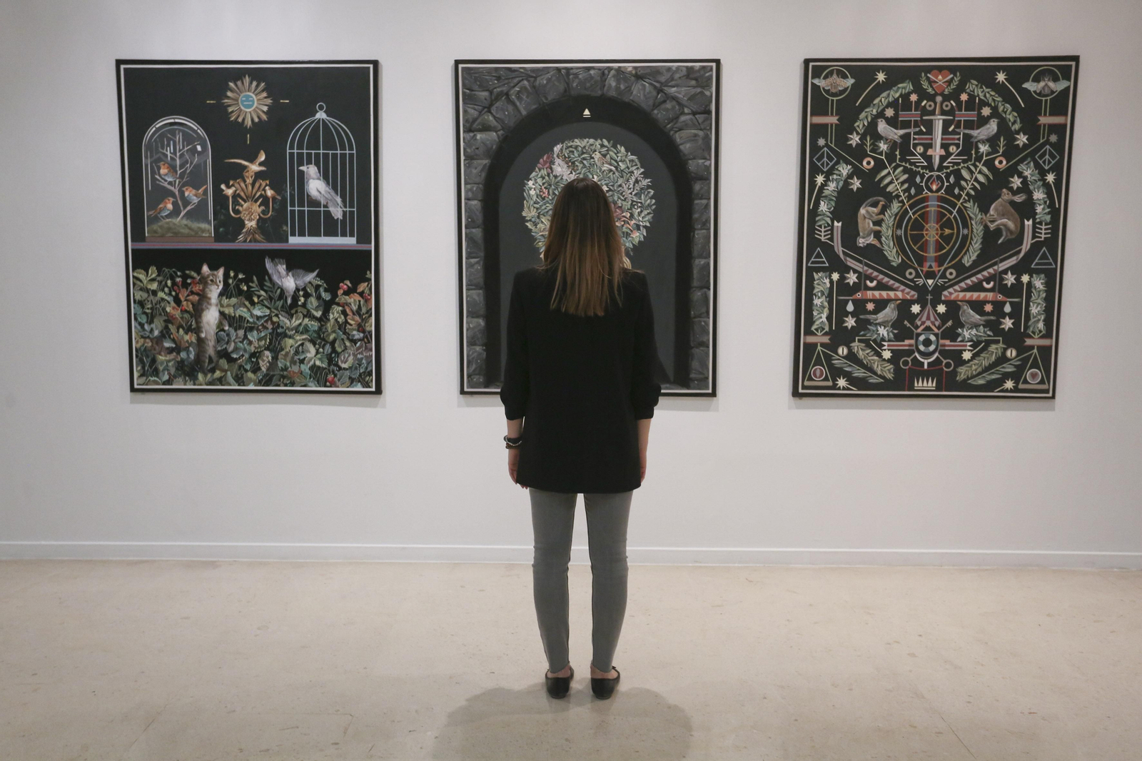 Tres obras de Mariajosé Gallardo reunidas en la primera muestra de CAC Coracha. Tres obras de Mariajosé Gallardo reunidas en la primera muestra de CAC Coracha.