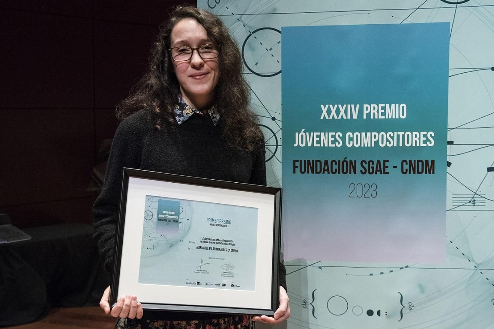 Pilar Miralles gana el certamen con ‘Echaron abajo una casita cubierta de hiedra que me gustaba mirar de lejos’.