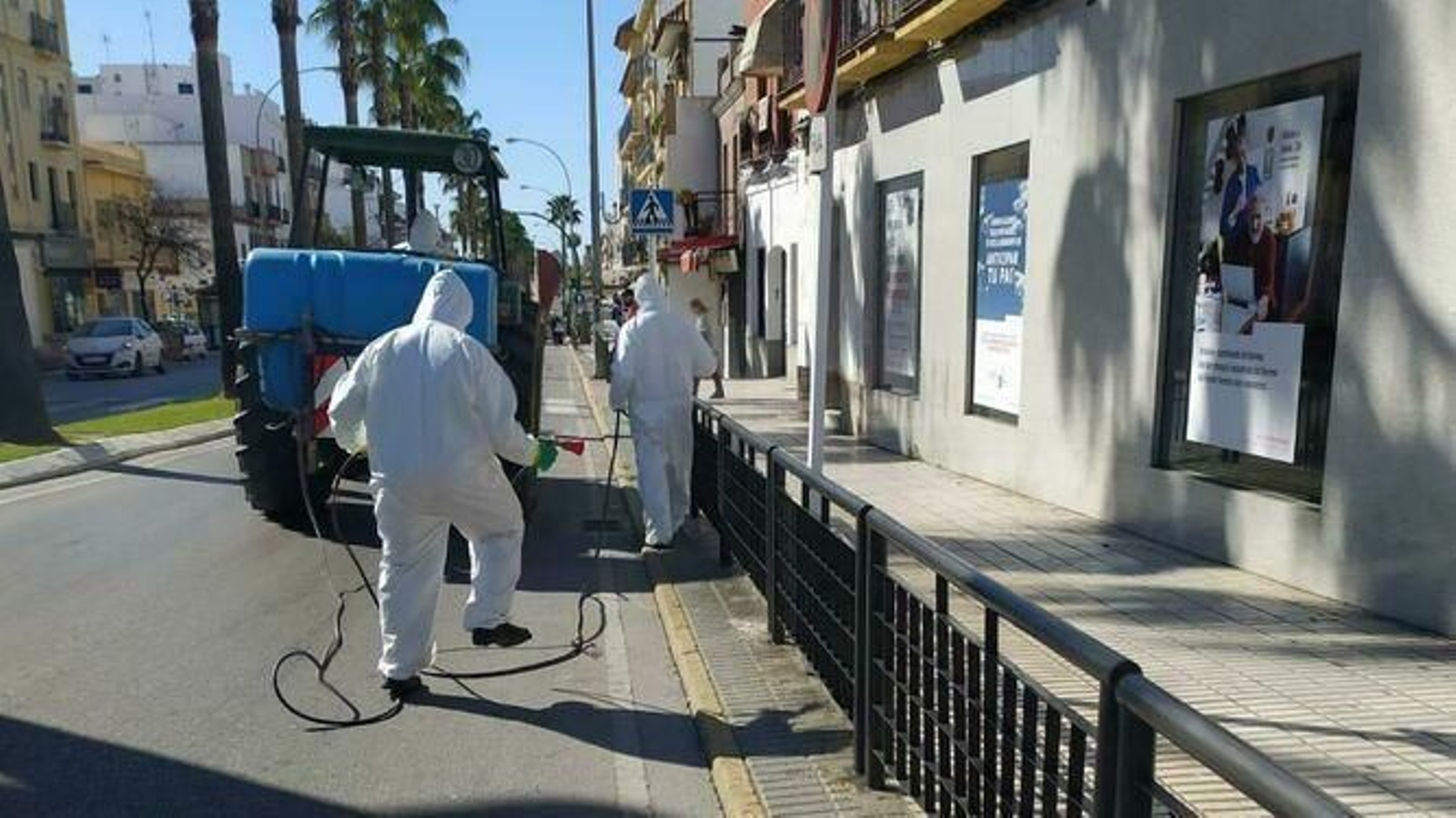 Tareas especiales de limpieza en Los Palacios.