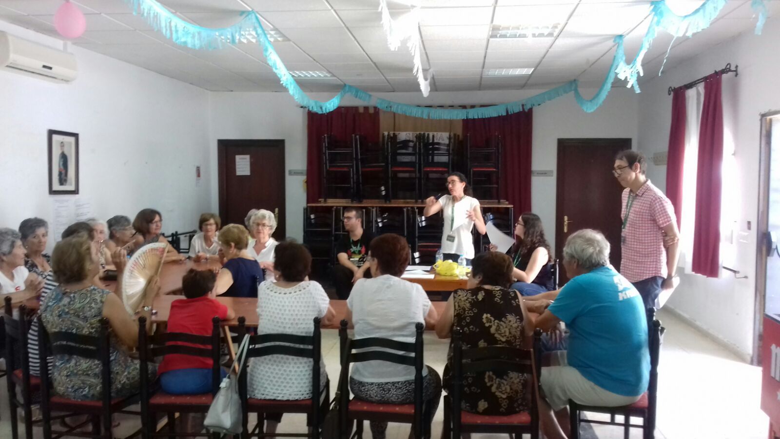 Desarrollo de uno de los talleres en un centro de mayores de la ciudad.