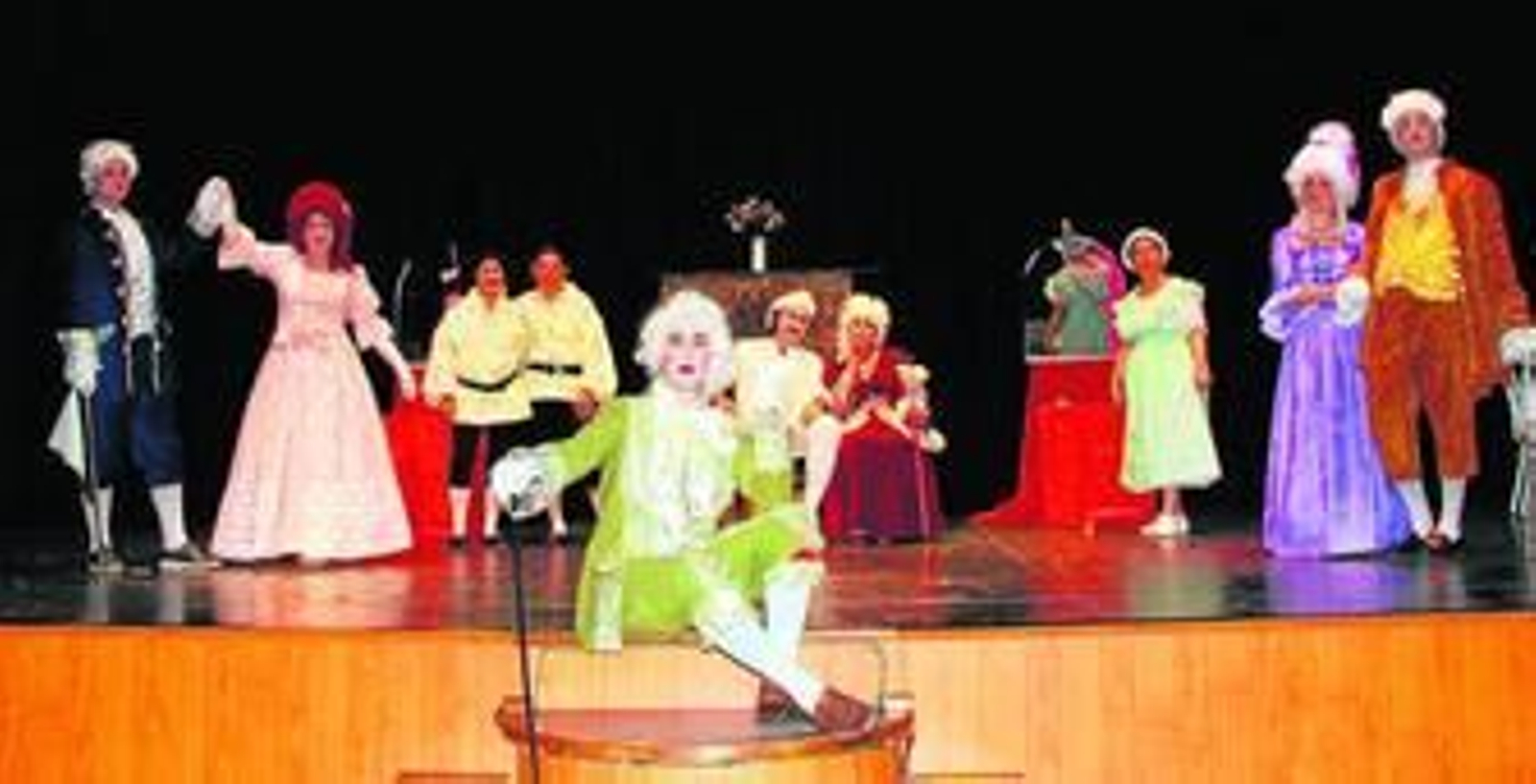 Representación de 'Las preciosas ridículas' a cargo del grupo La Troupe del Desierto que dirige Mariano Sopedra.