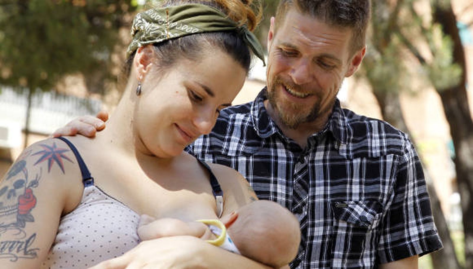 El padre de Lobo celebra que el bebé ya está registrado
