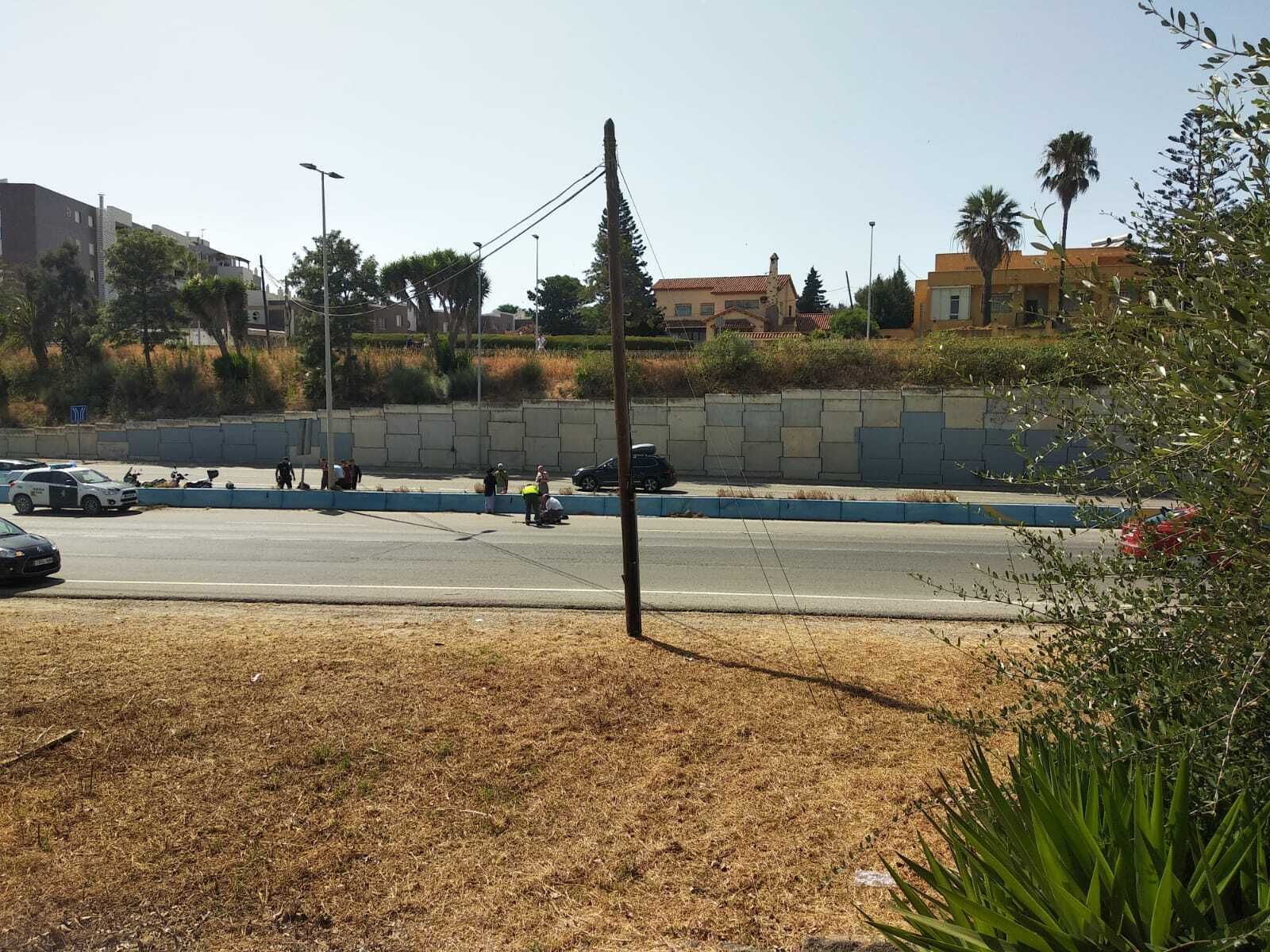 La primera atención a los heridos tras el accidente.