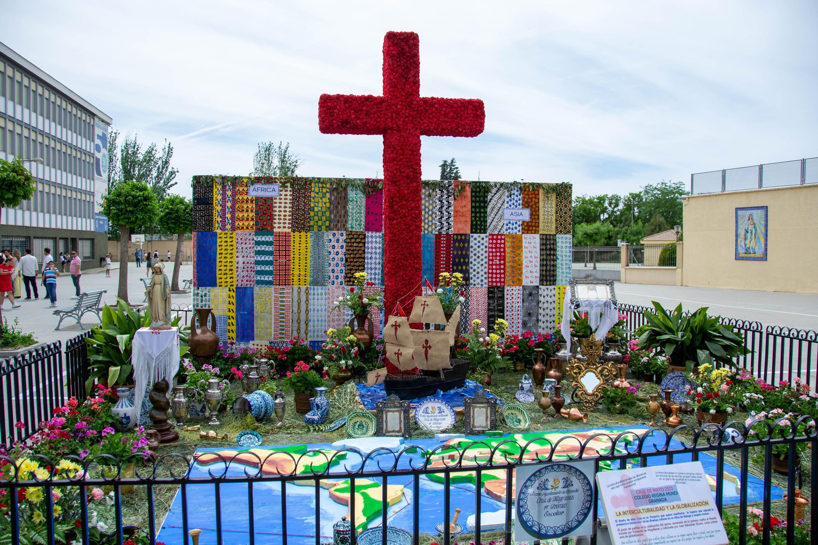 Así celebra Granada sus Cruces, en imágenes