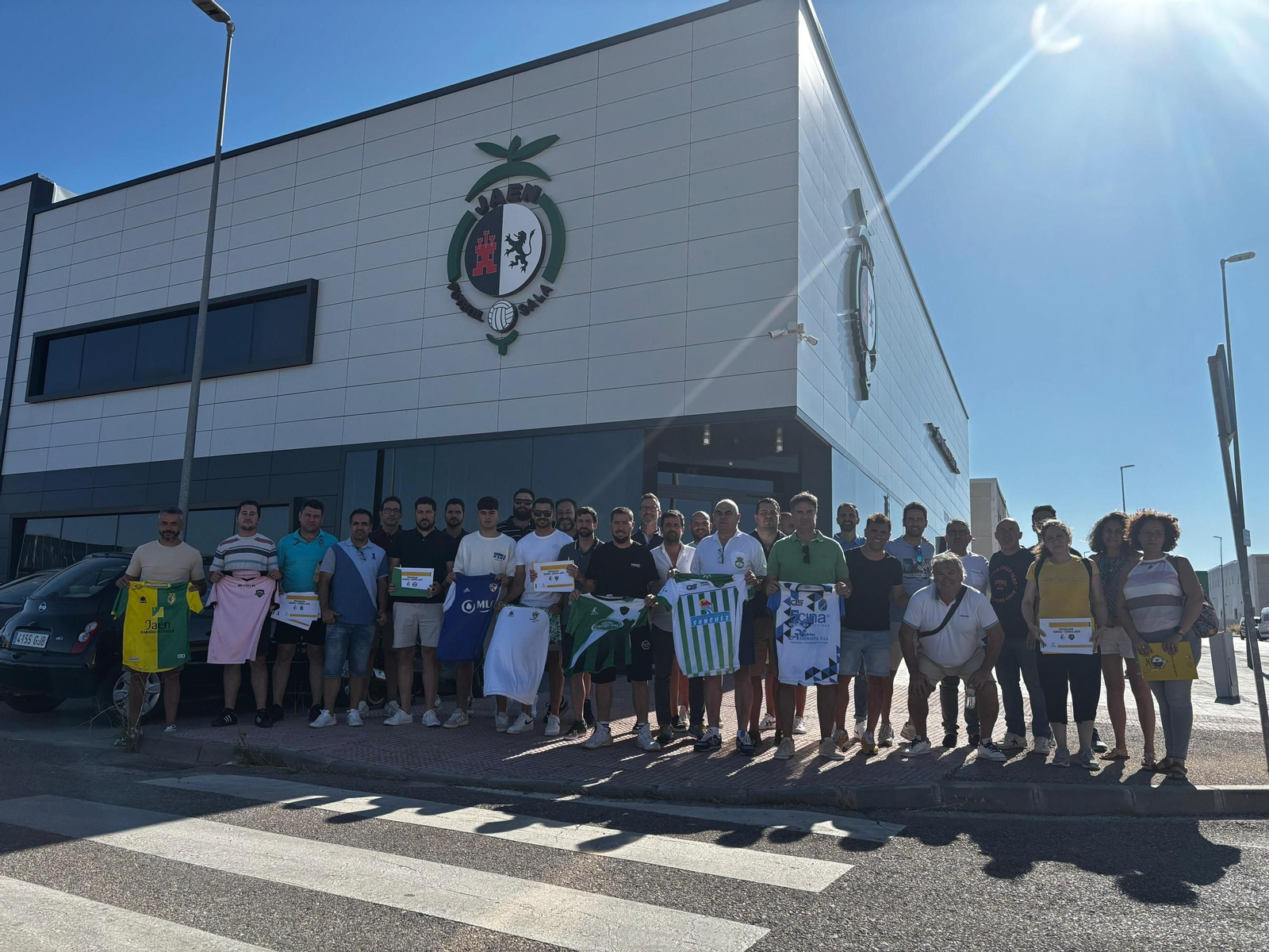 Foto de familia de los participantes en el encuentro entre clubes provinciales.