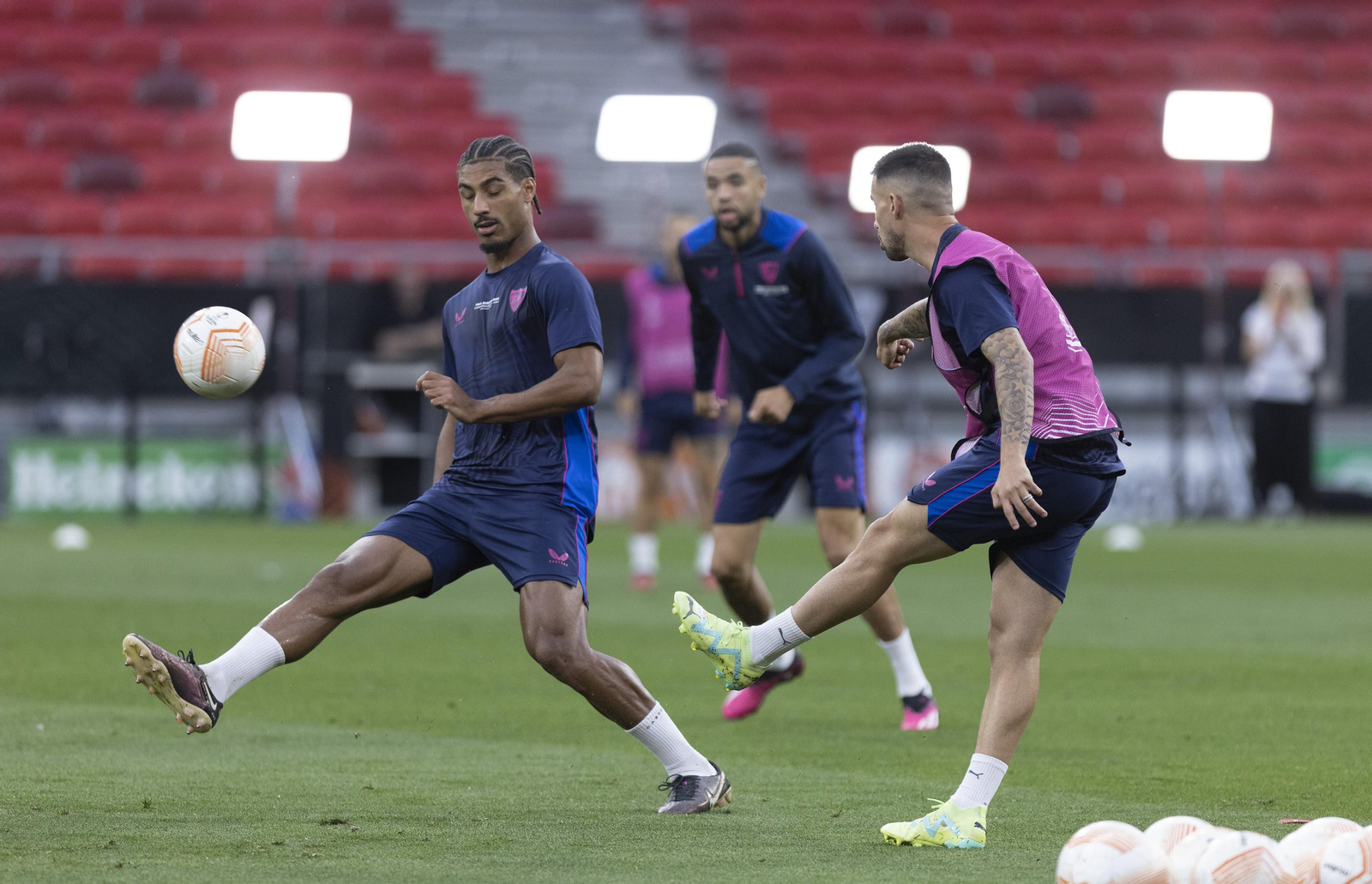 Las imágenes del entrenamiento del Sevilla FC en Budapest