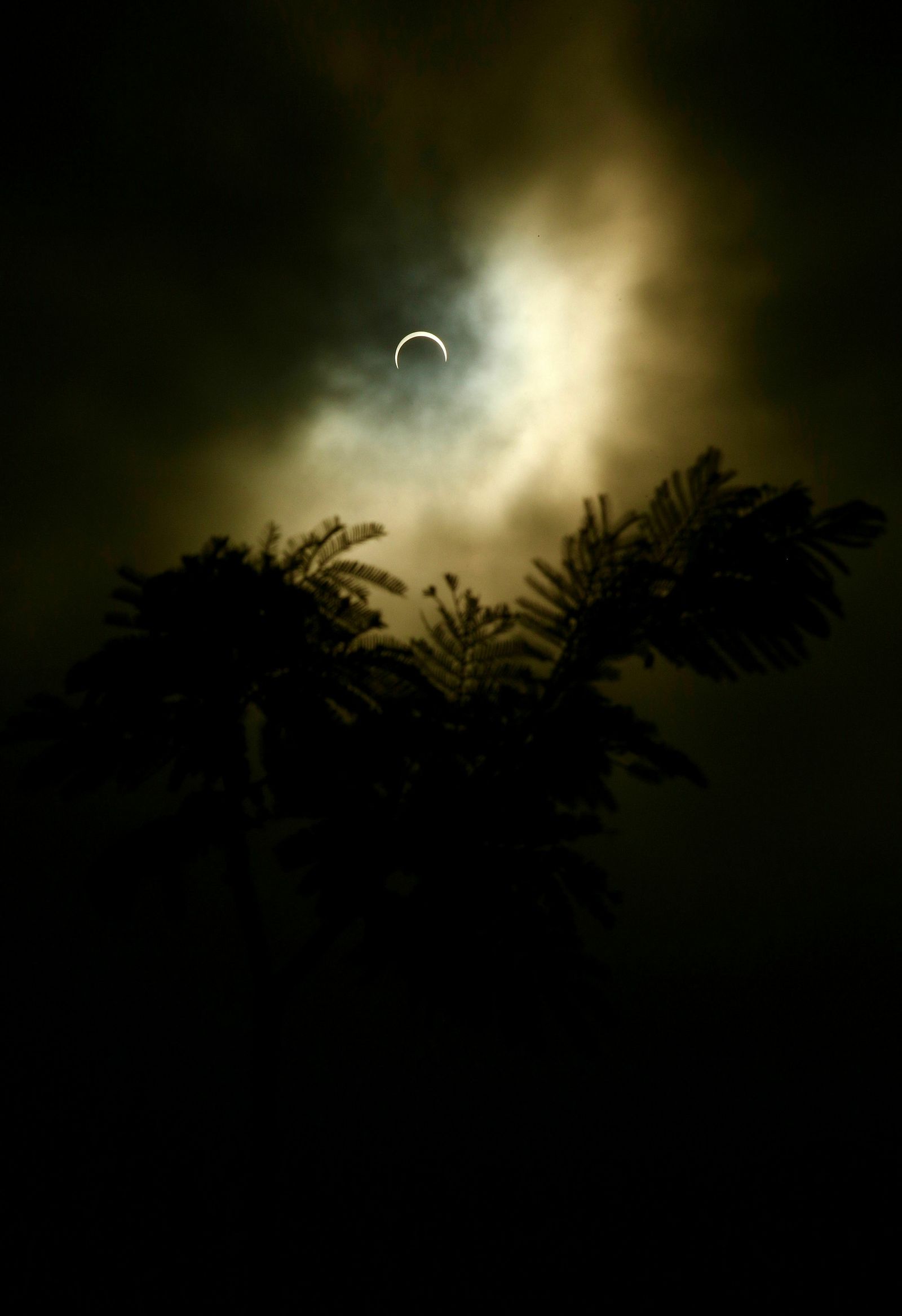 Las imágenes del último eclipse solar de la década