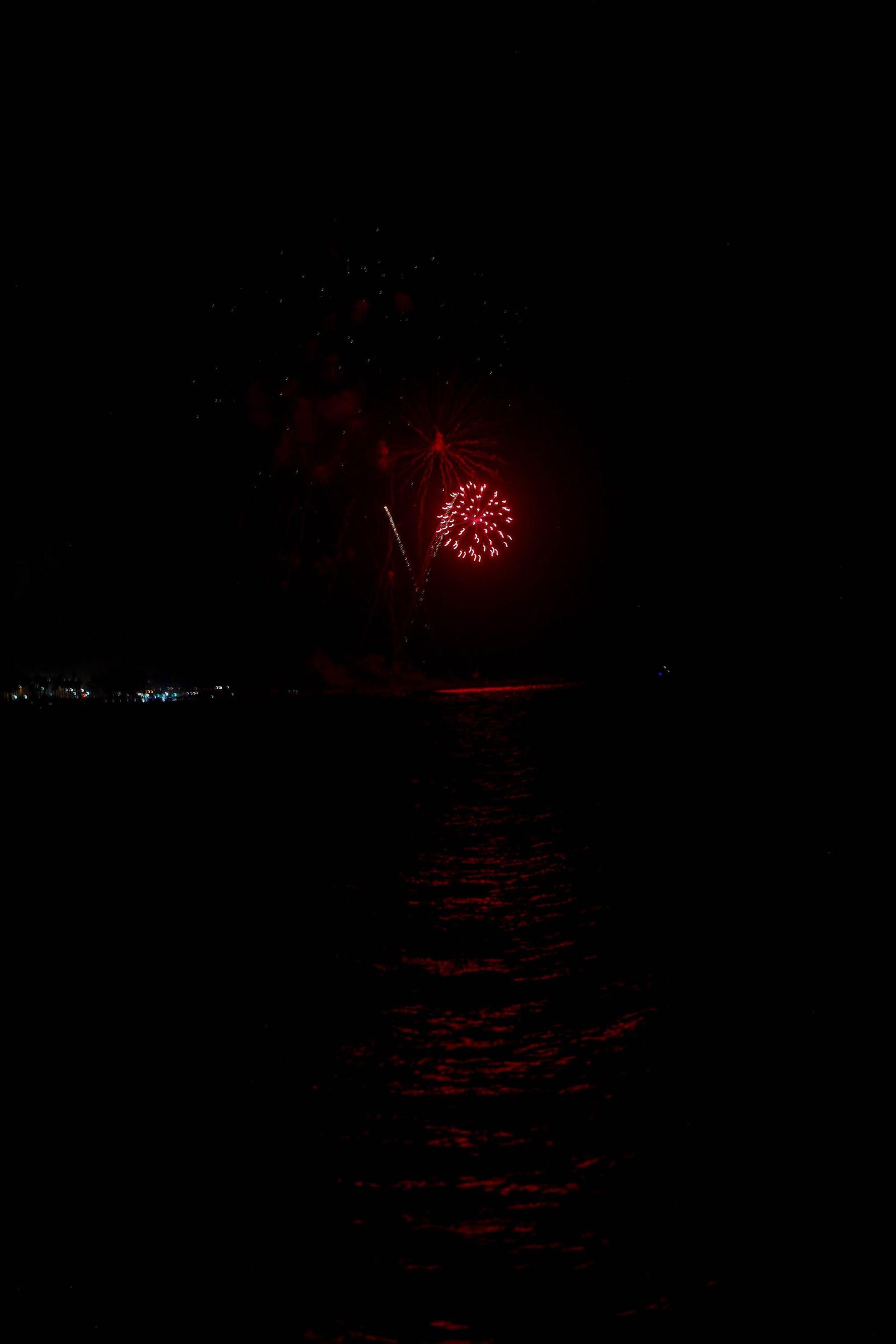 Las mejores imágenes de los fuegos artificiales de la feria de Almeria