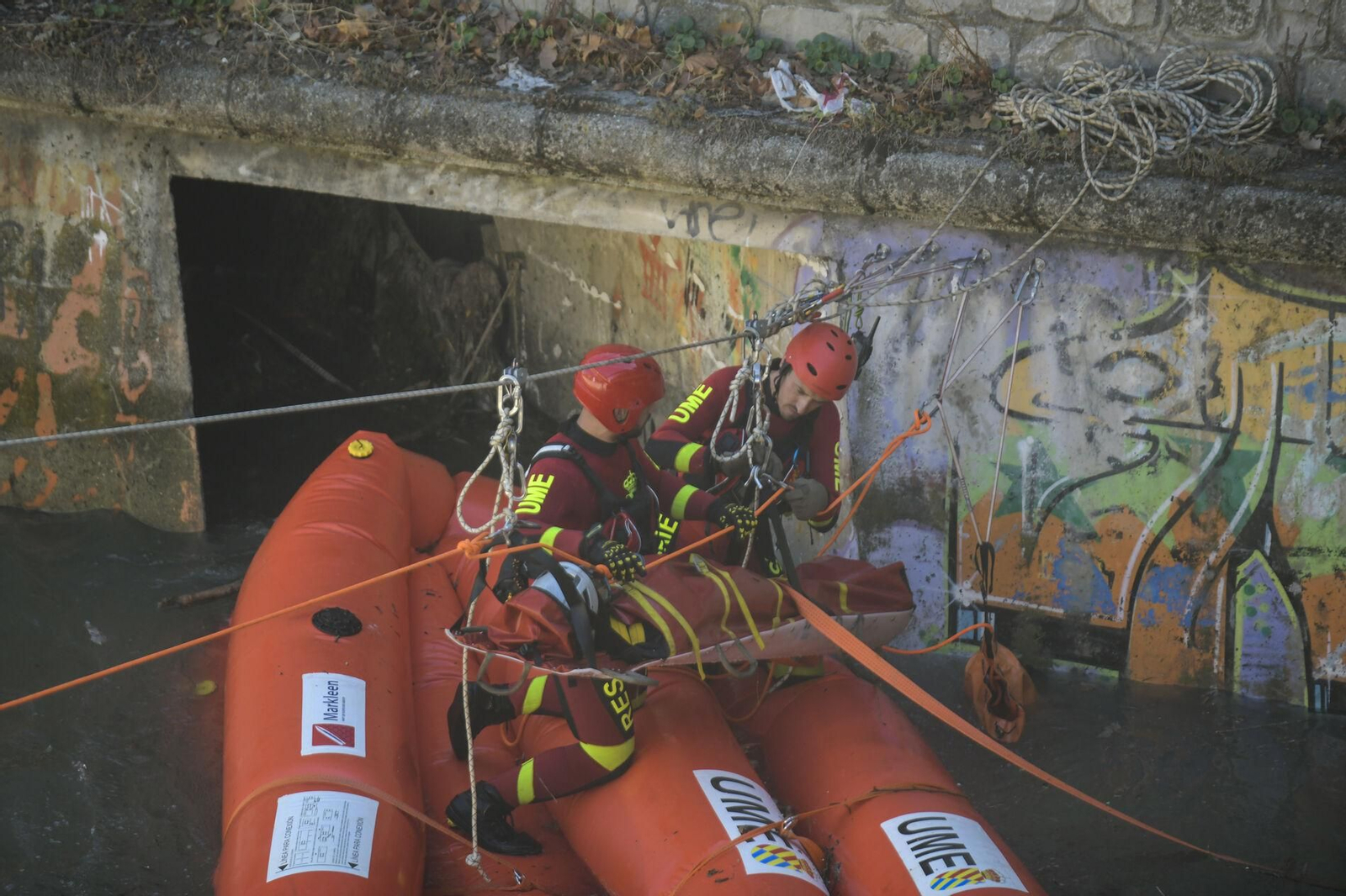 Así ha sido el simulacro de rescate en el río Genil de Granada