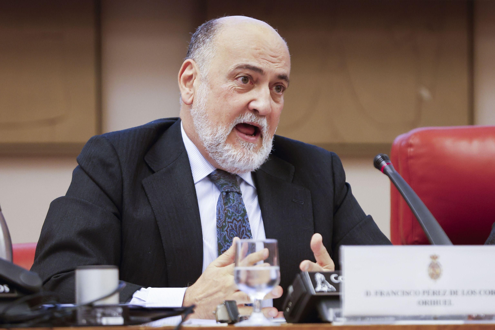 El  expresidente del Tribunal Constitucional Francisco Pérez  de  los  Cobos.