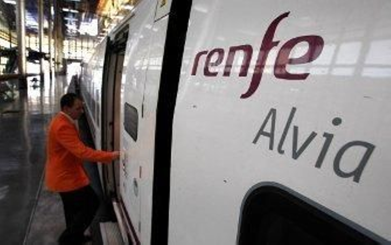 El tren vapulea al avión en dirección a Madrid