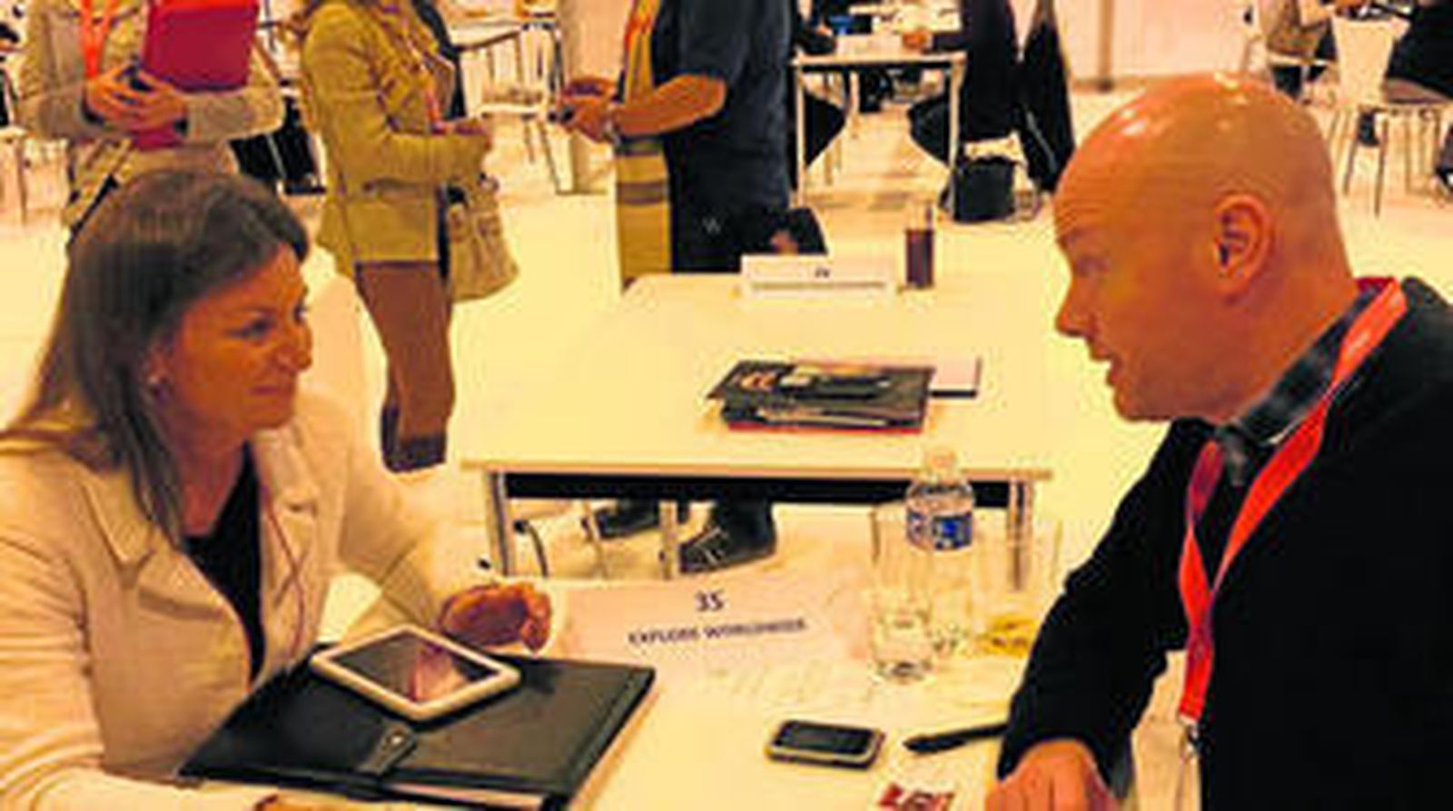 La edil de Turismo del Ayuntamiento, Luisa Barranco, durante una de las reuniones con touroperadores en Madrid.