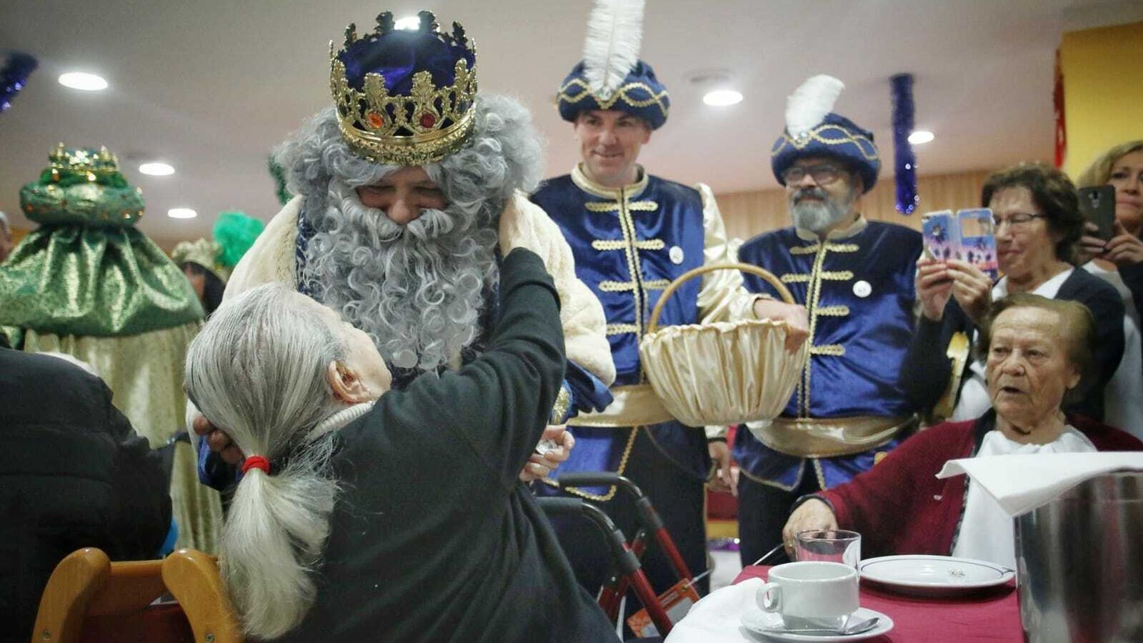 Primera imagen de Alejandro Sanz vestido de Rey Mago