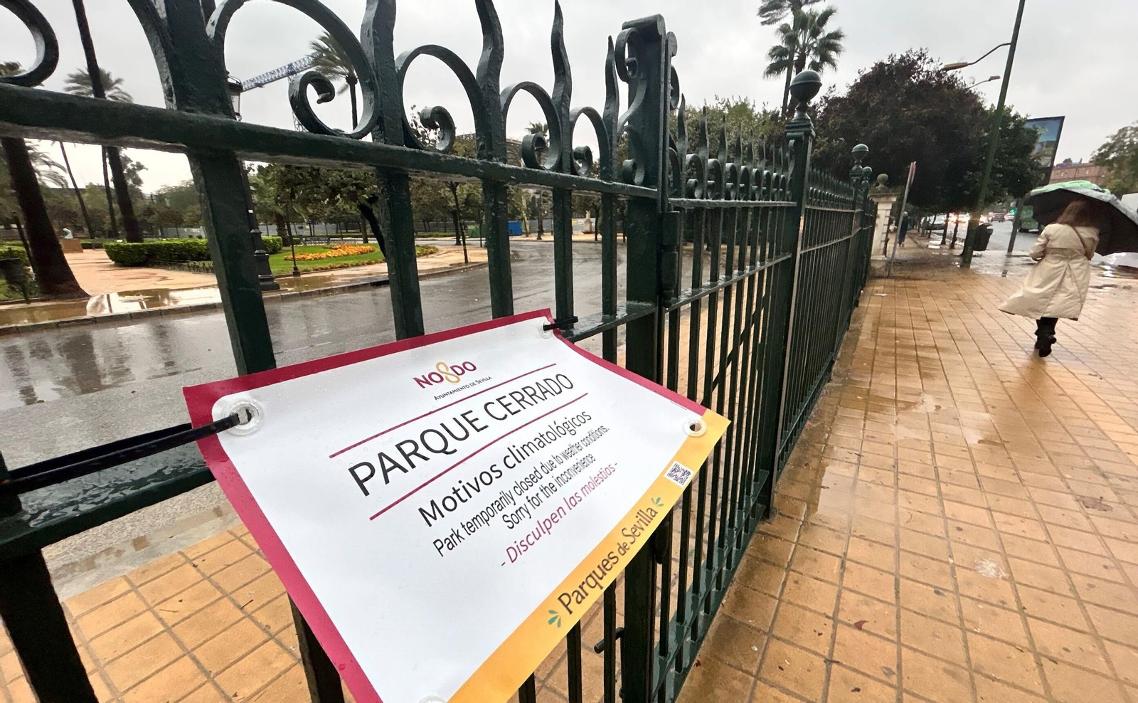Un parque de Sevilla cerrado.