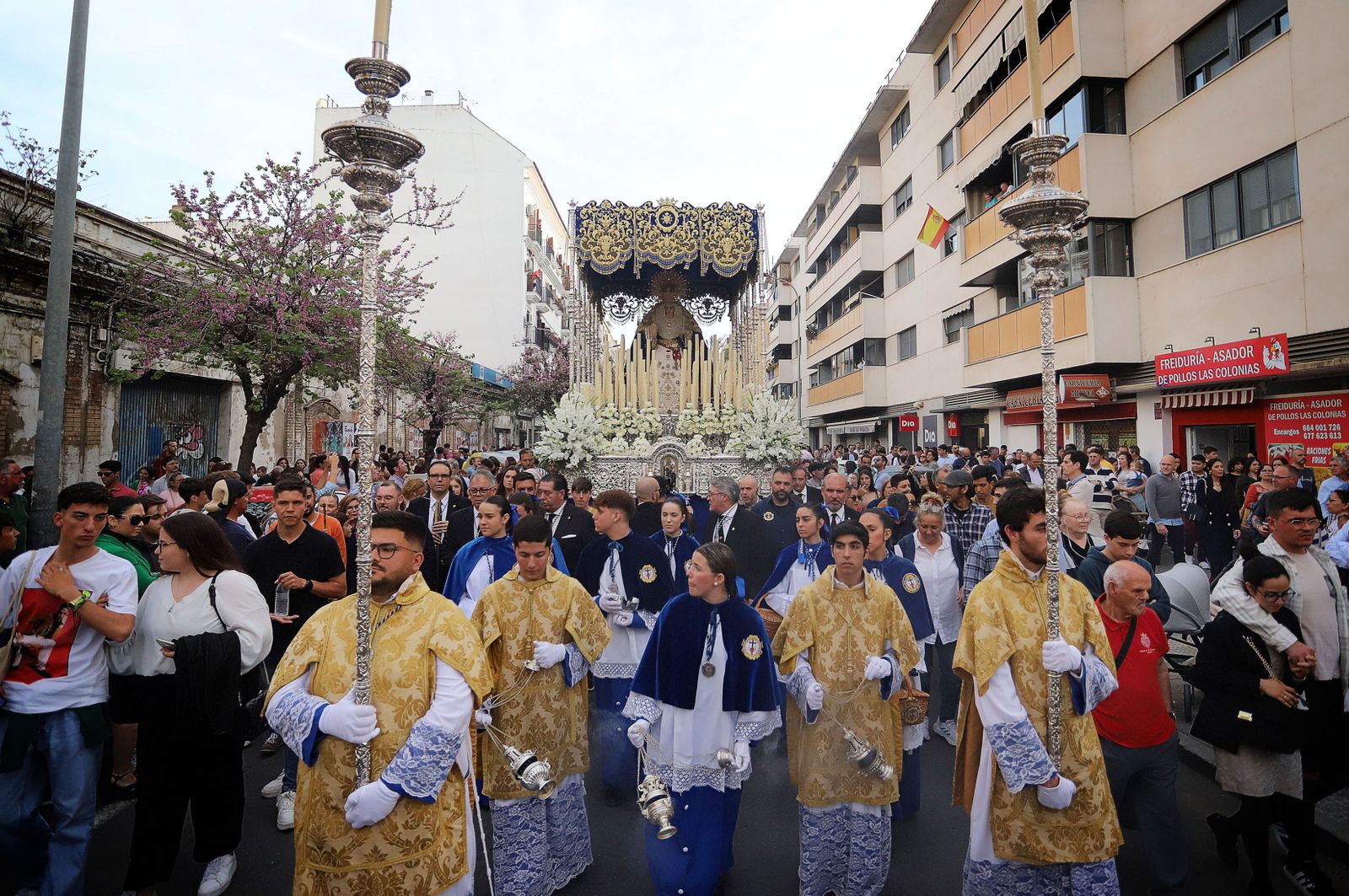 Imágenes de la procesión de la Virgen de los Dolores por Las Colonias