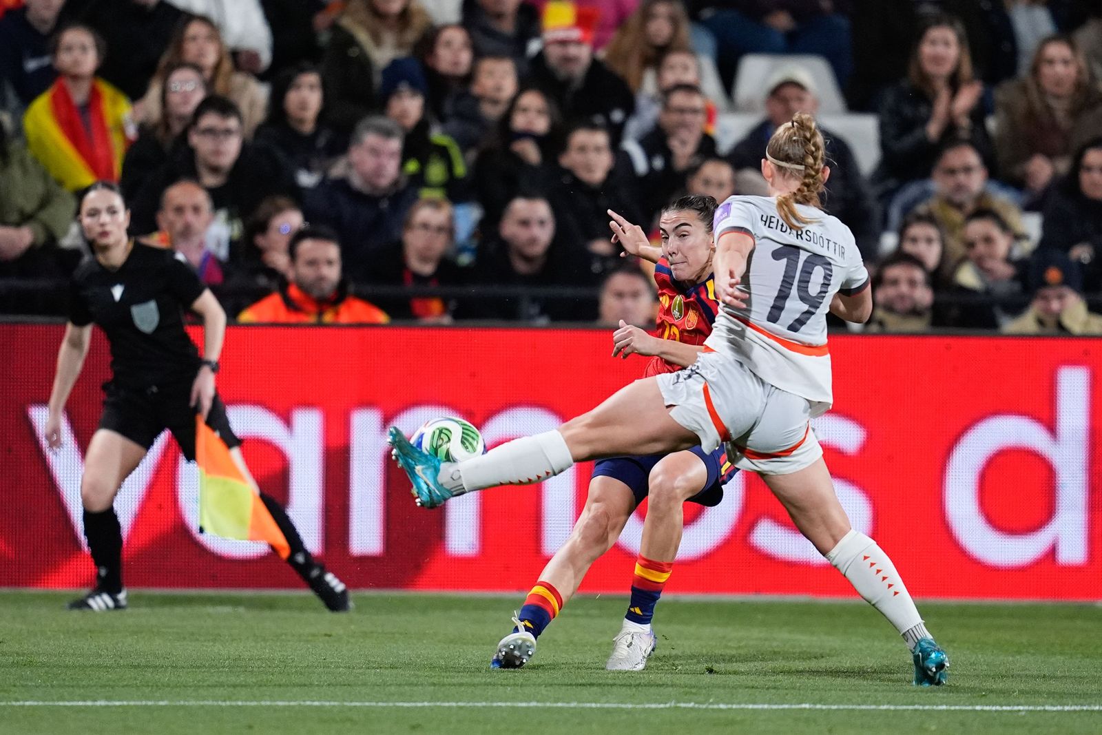 Las fotos del España-Islandia de fútbol femenino