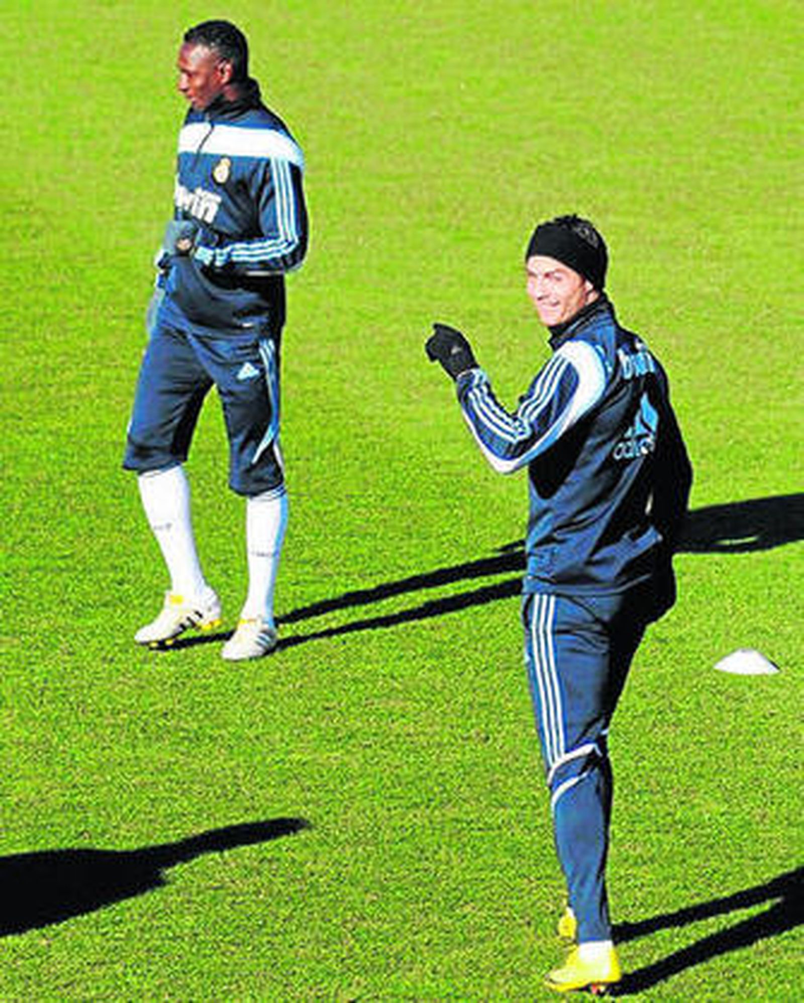 Cristiano Ronaldo y Diarra se ejercitan en Valdebebas.