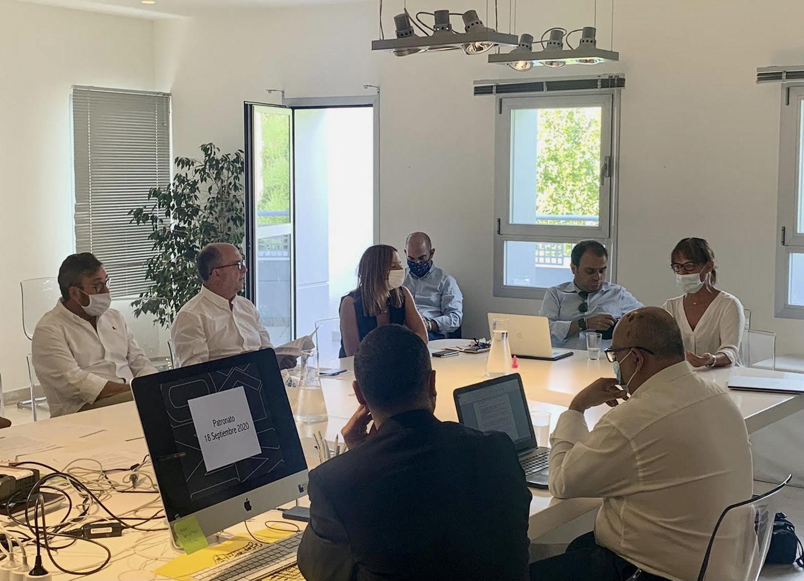 Un momento de la reunión con el sector de la piel.