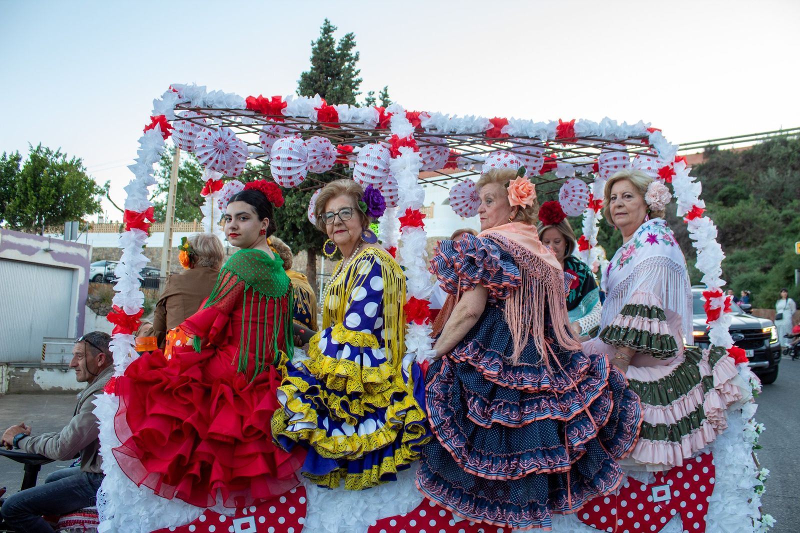 El gran desfile de carrozas y pasacalles de Canjáyar, en imágenes