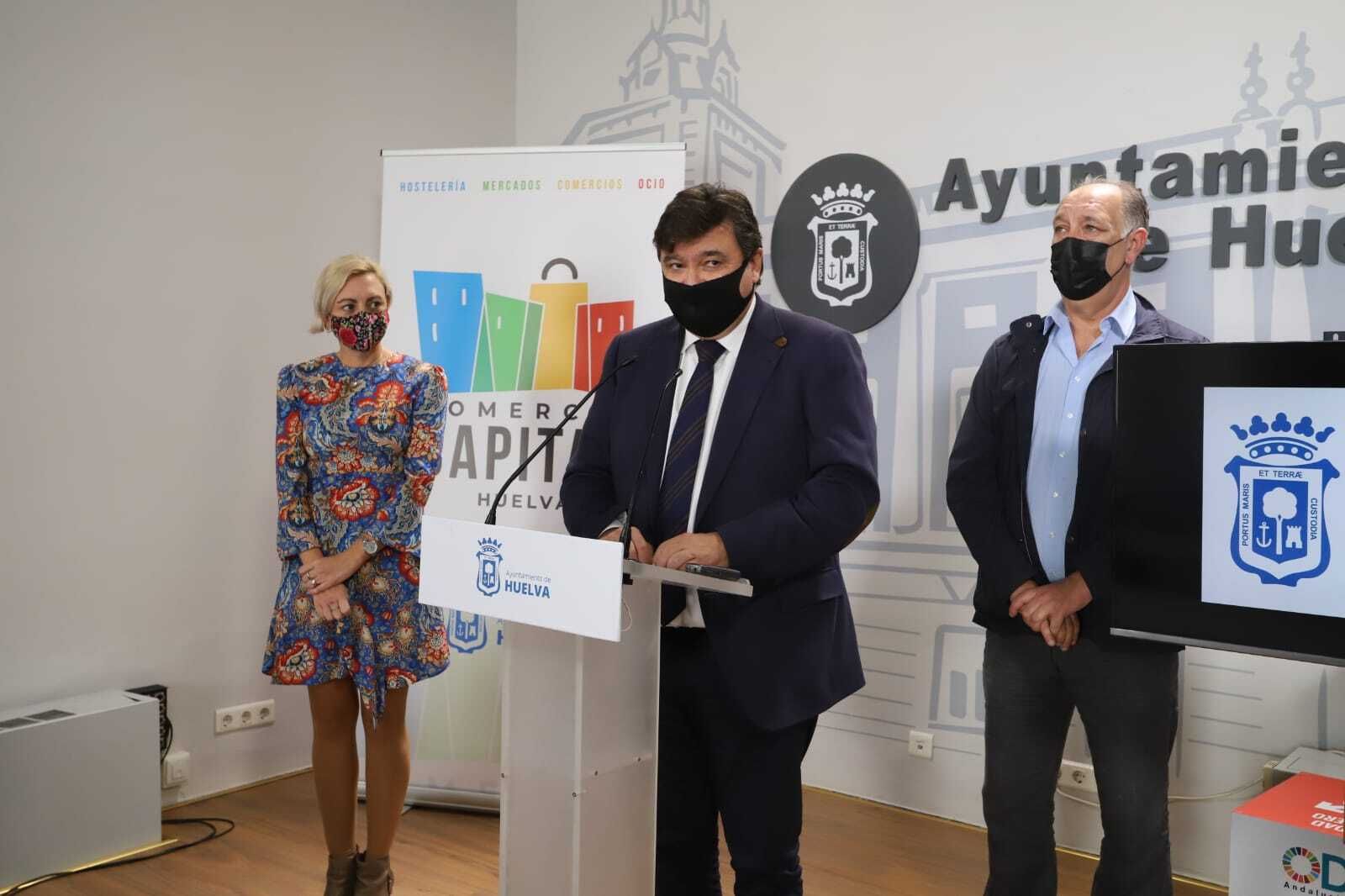 Gabriel Cruz junto a Antonio Gemio y Tania González.