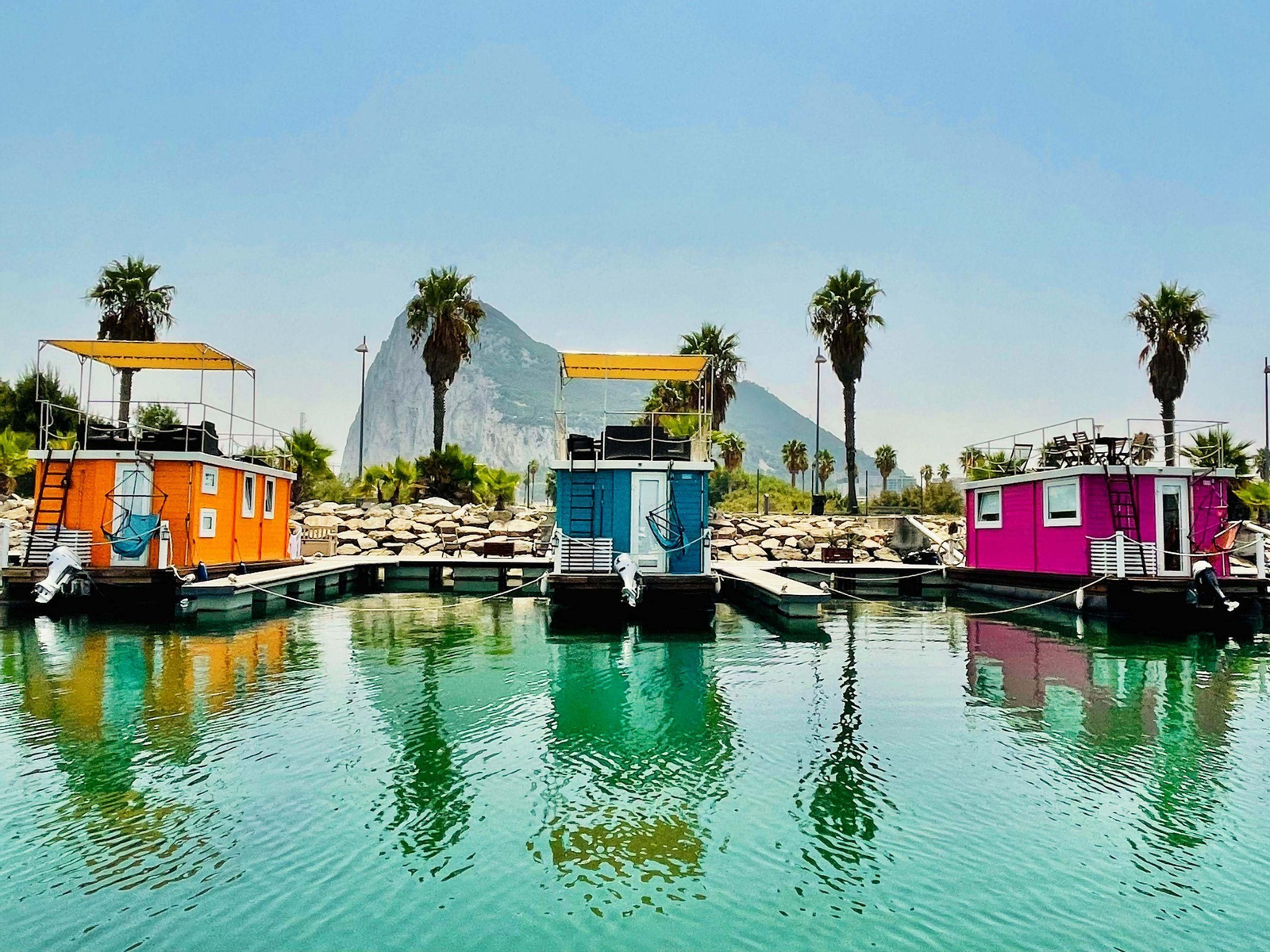 Casas flotantes en La Línea Casas flotantes en La Línea