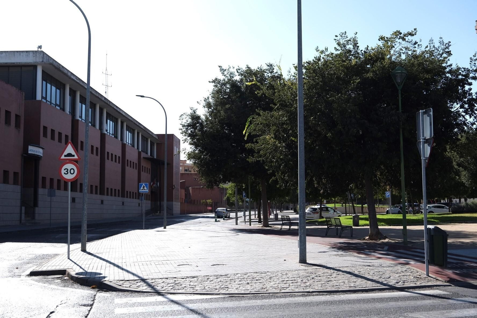 Un paseo en fotografías por la Córdoba desierta de agosto