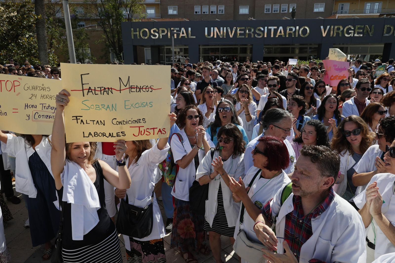 Las imágenes de la manifestación de los médicos sevillanos contra el nuevo estatuto