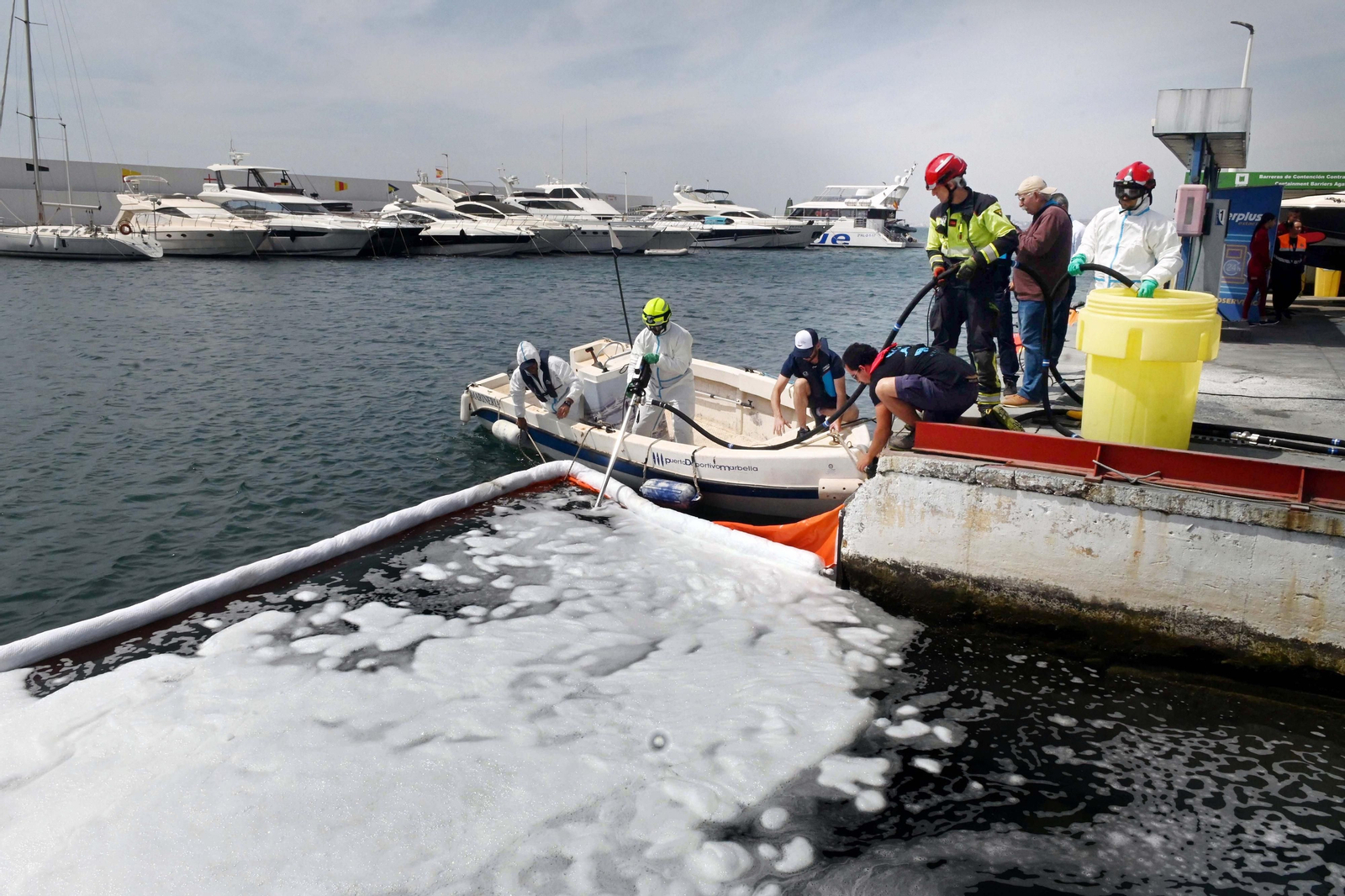 El simulacro se ha desarrollado en el Puerto Deportivo Virgen del Carmen. El simulacro se ha desarrollado en el Puerto Deportivo Virgen del Carmen.