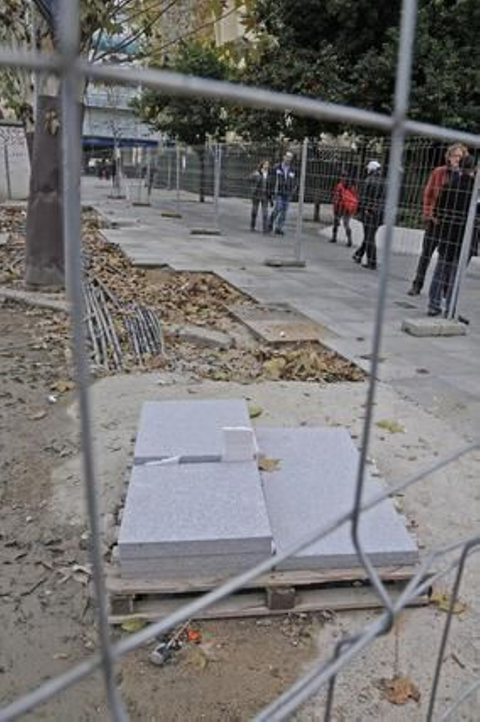A pesar de su reciente inauguración, son muchos los desperfectos que se pueden observar en la plaza.

Foto: Juan Carlos Vázquez