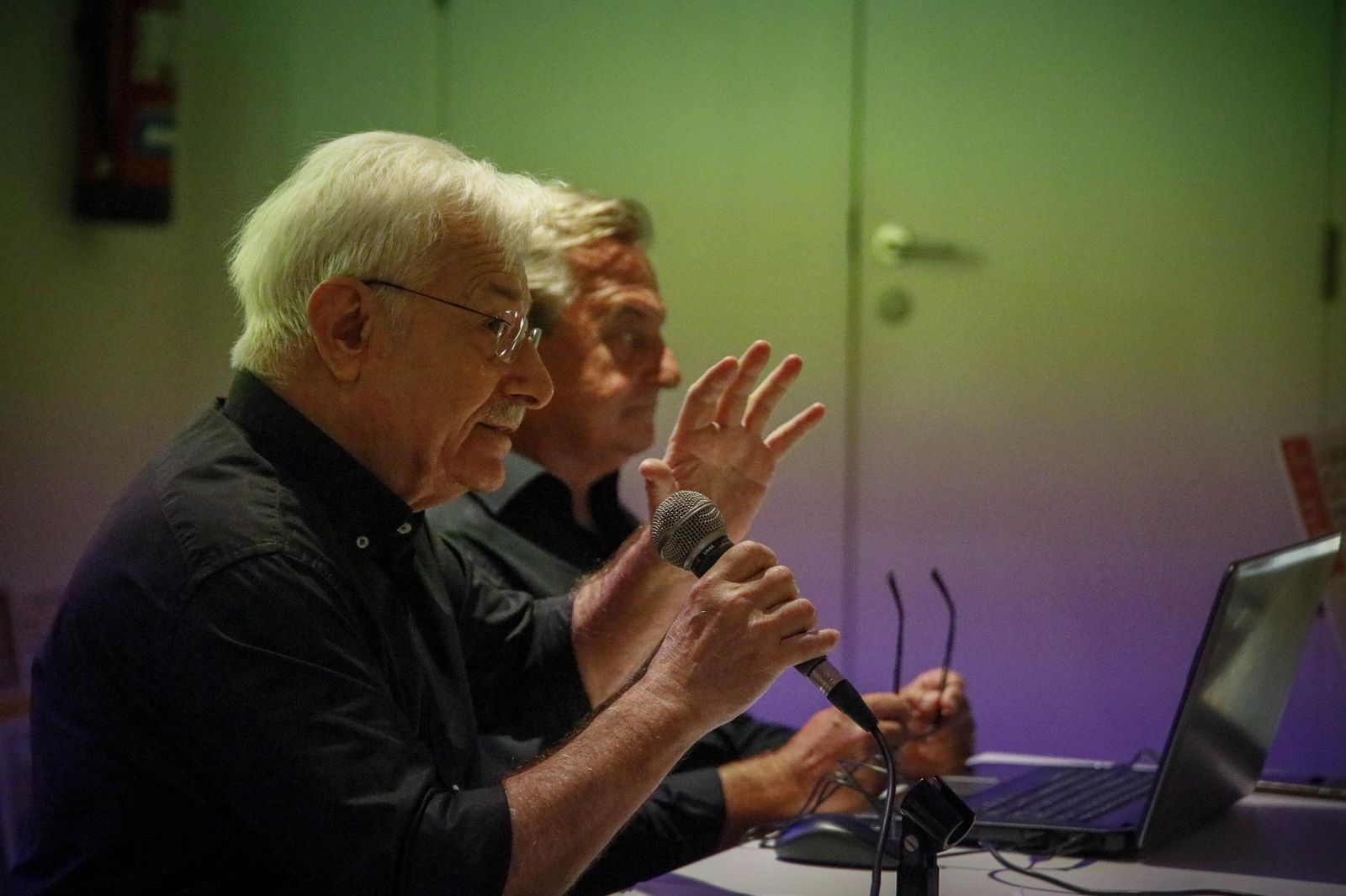 Las imágenes de la conferencia dentro de la "Semana Cultural Puerta Europa" de Ginés Valera en Almería