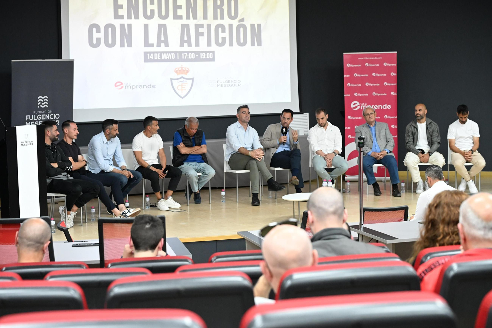 Momento del encuentro con la afición de diferentes estamentos de la entidad lagarta. Momento del encuentro con la afición de diferentes estamentos de la entidad lagarta.