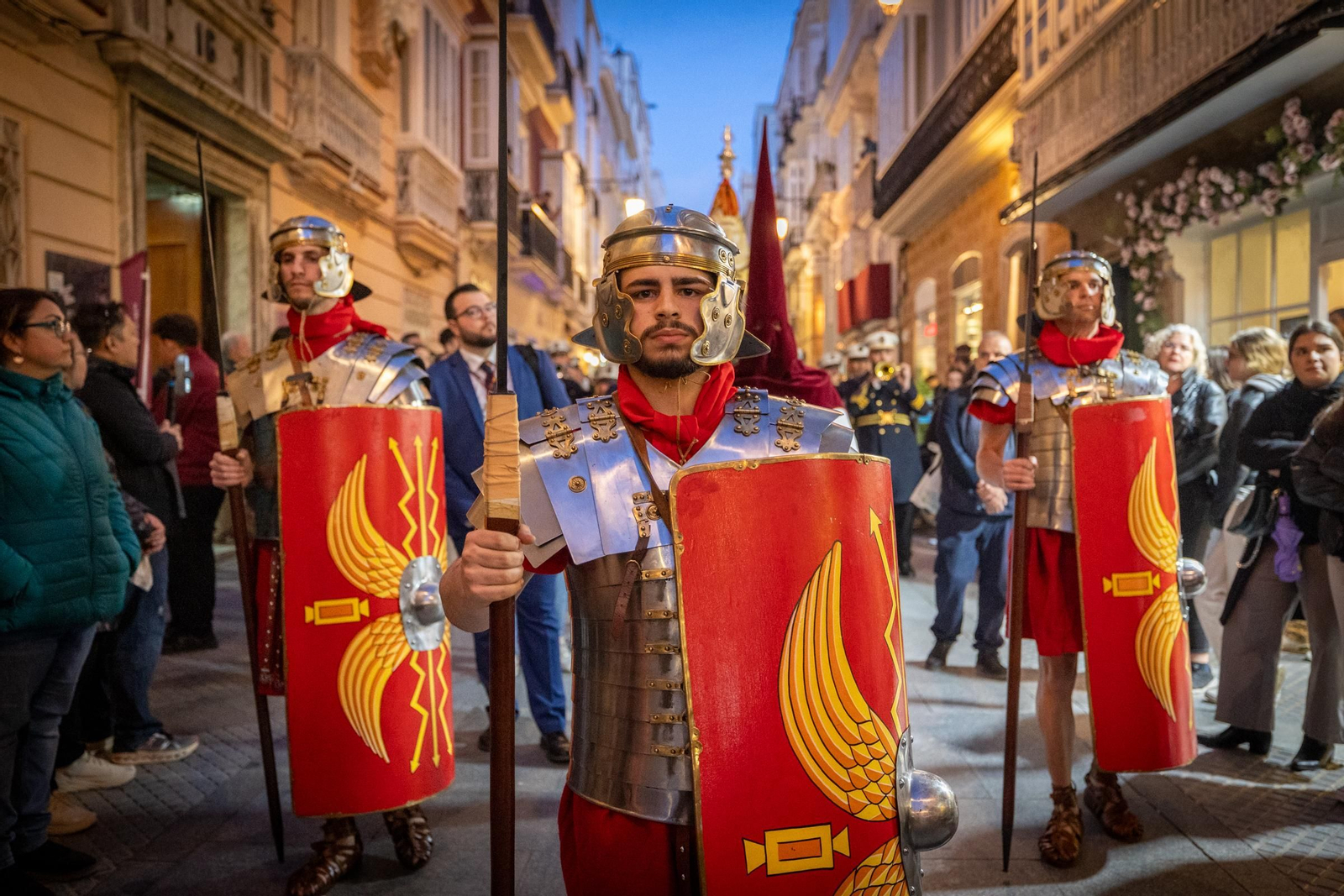 Las imágenes de la archicofradía de Ecce Homo en la Semana Santa de Cádiz de 2024
