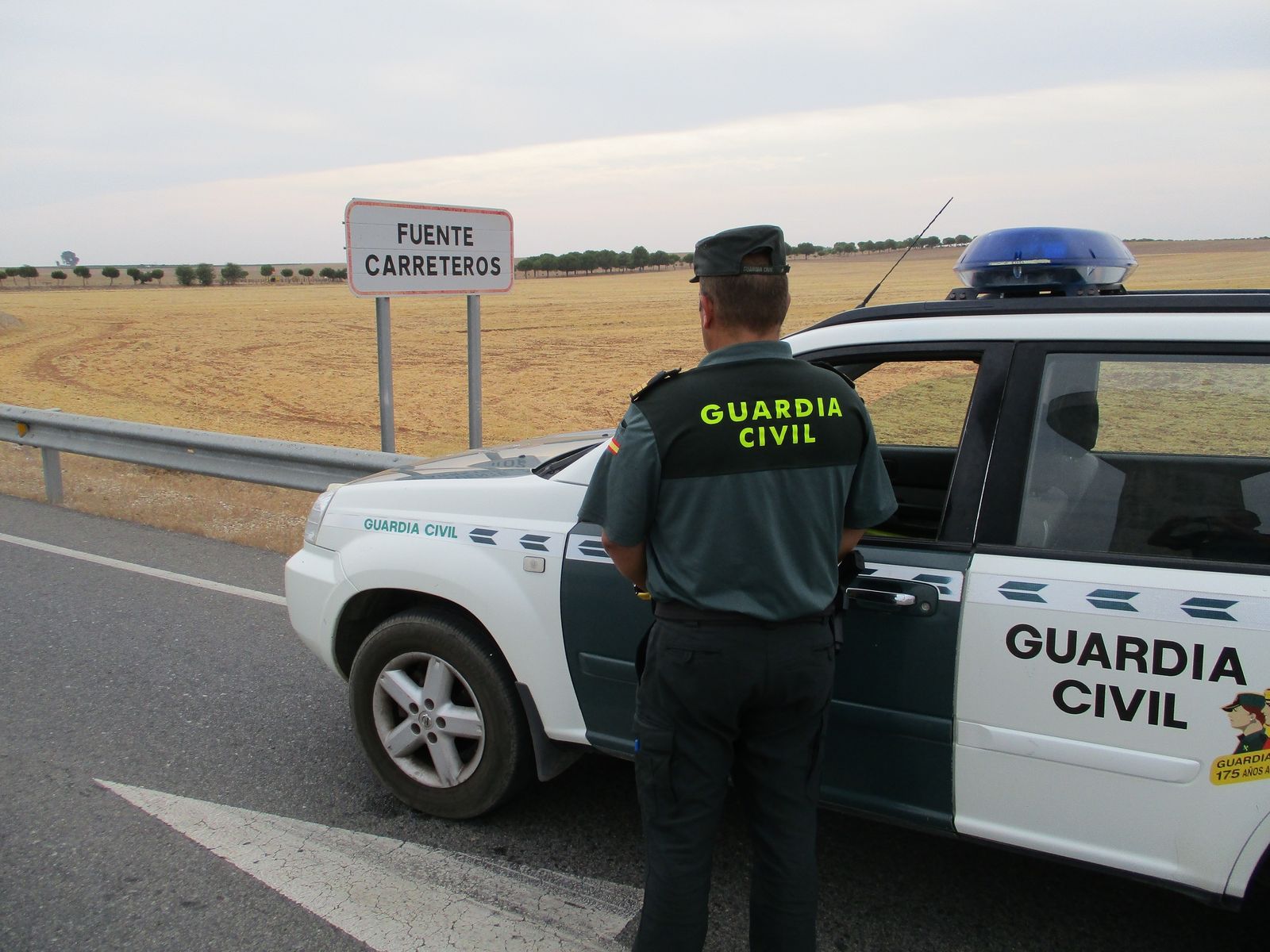 Un agente de la Guardia Civil en Fuente Carreteros.