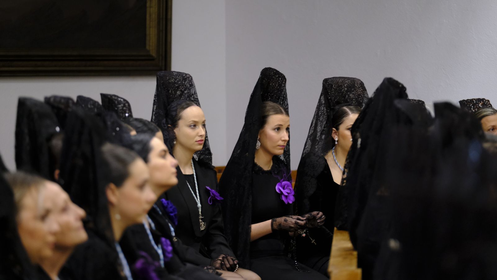 La Procesión de Los Ángeles de sobrepuso a la lluvia, en imágenes