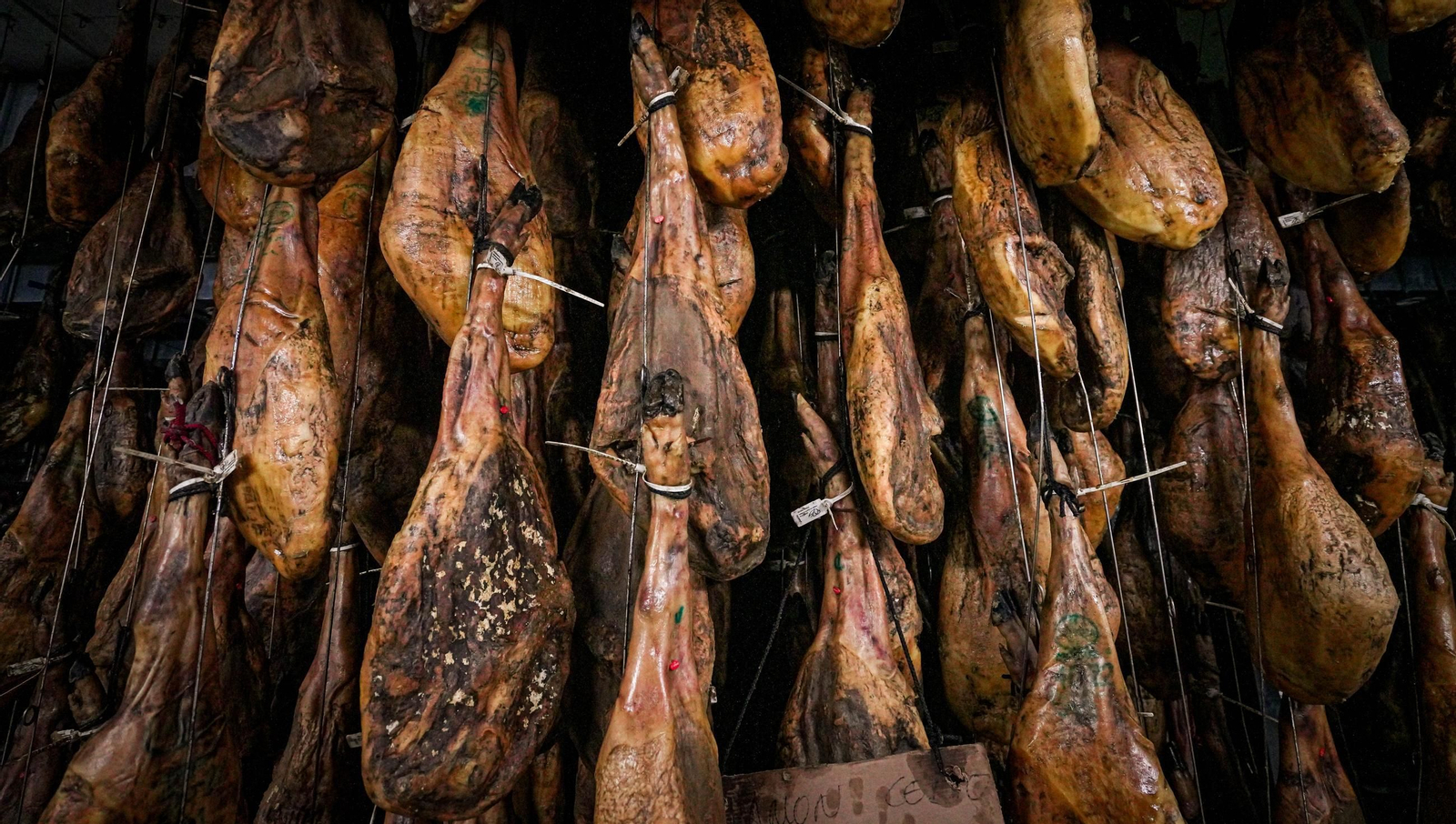 Del campo a la mesa, así son los jamones de Montesierra que vende Mercadona