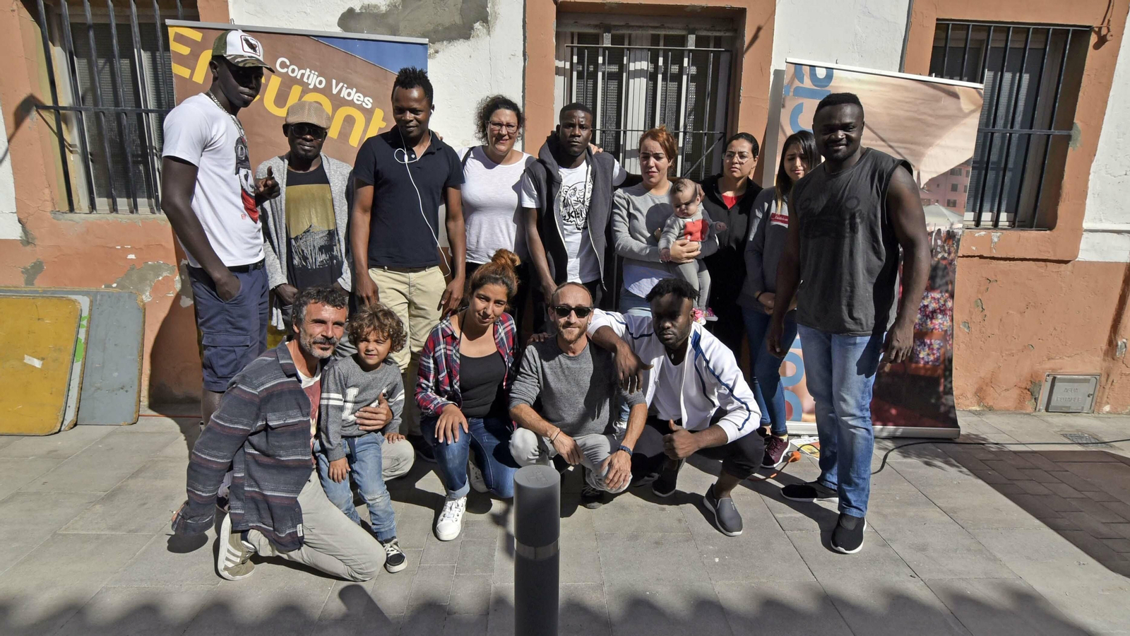 Un grupo de participantes en las actividades de Un barrio de todos
